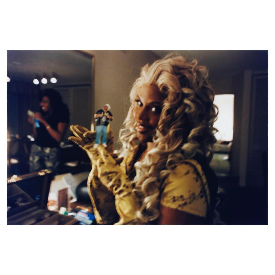 マリオ・ソレンティさんのインスタグラム写真 - (マリオ・ソレンティInstagram)「Lil’ kim  On the #TheNotoriousKim tour 2000 #lilkim  #mariosorrenti #archive」2月12日 15時49分 - mario_sorrenti