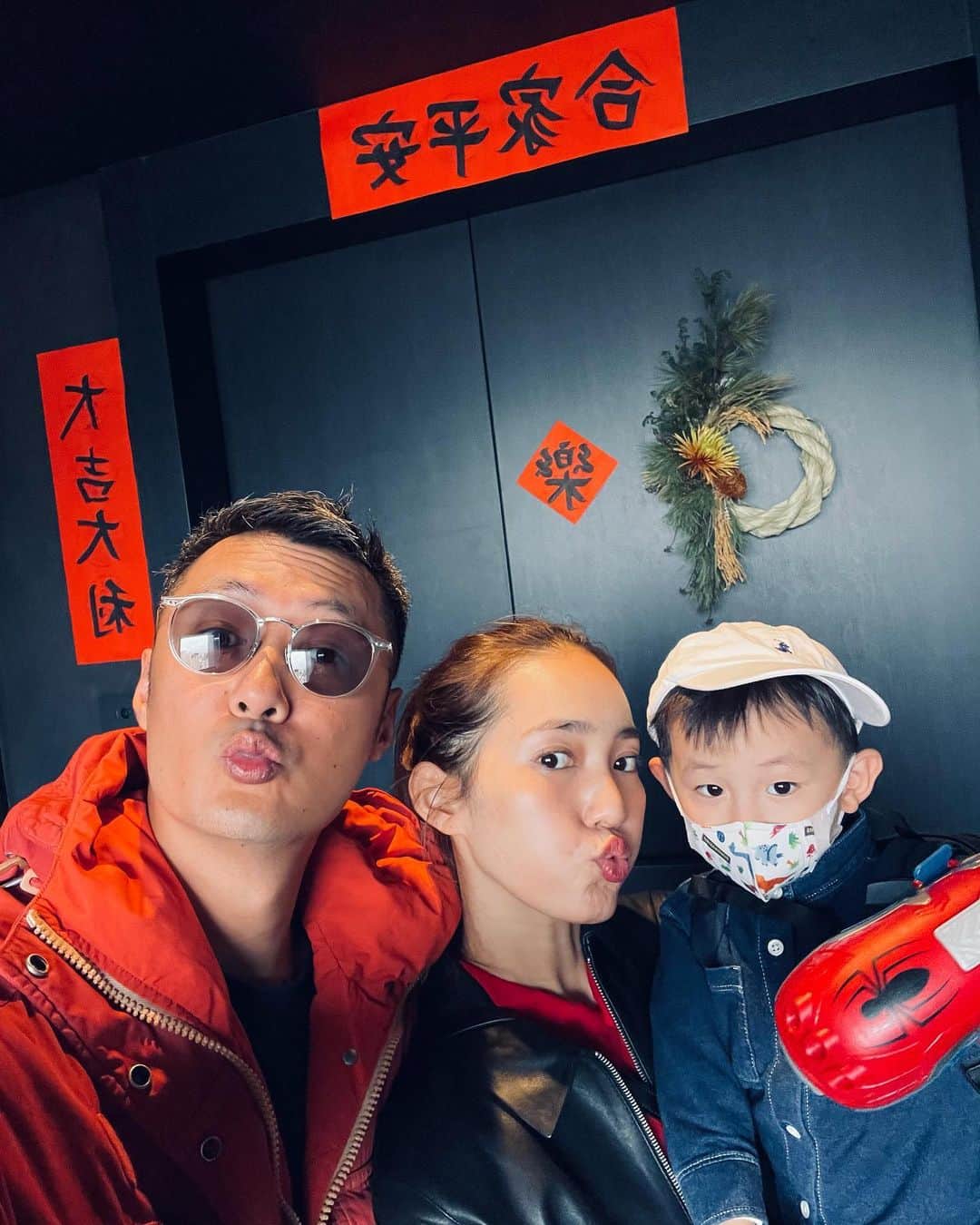 余文樂のインスタグラム：「祝大家新年快樂」