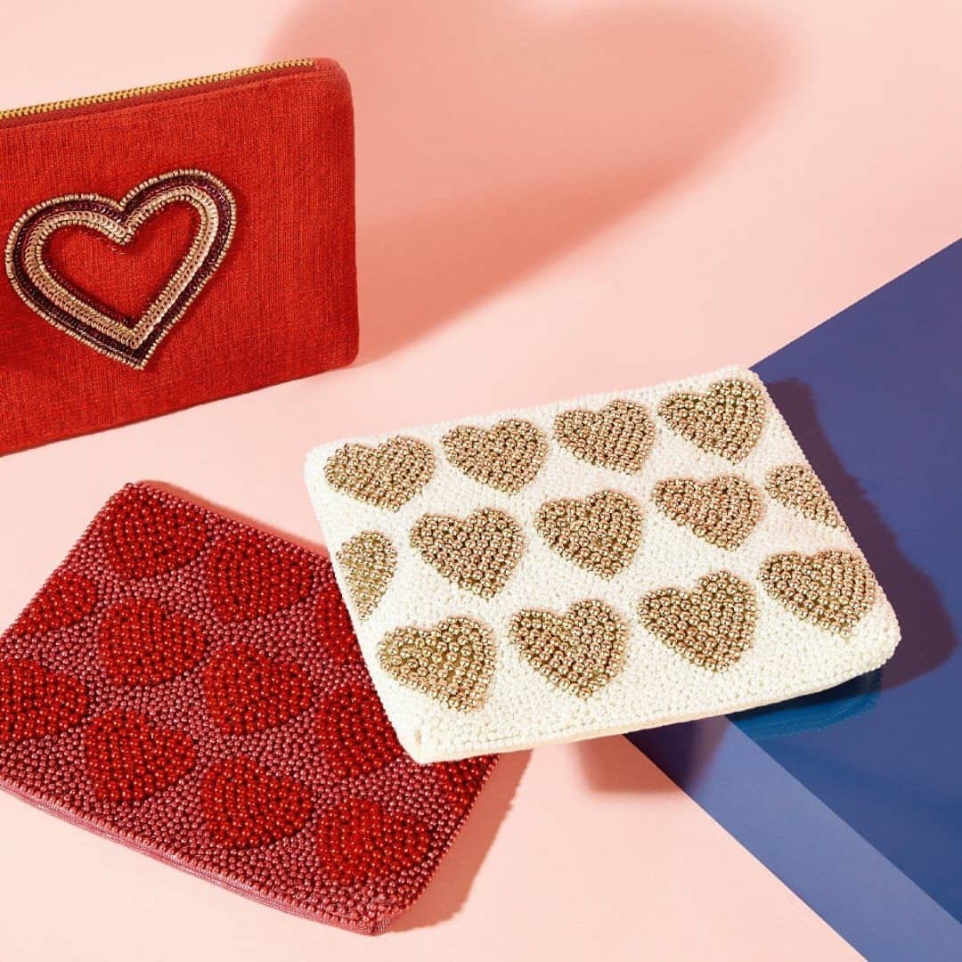 アクセサライズのインスタグラム：「We're wearing our heart on our ... pouches! 💞  Tap the link in our bio to shop #Accessorize」