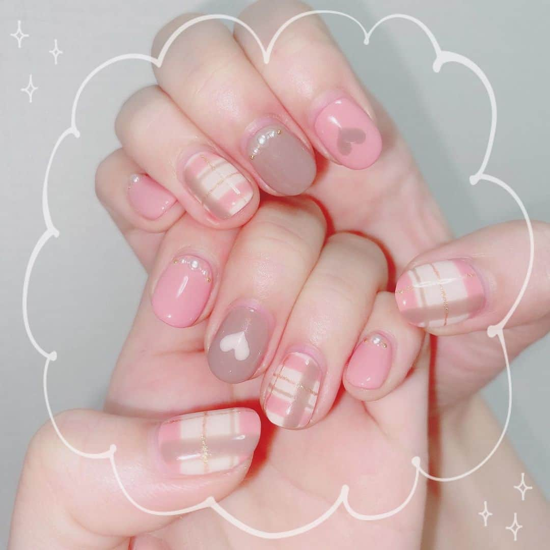 長南舞さんのインスタグラム写真 - (長南舞Instagram)「new nail💅 久しぶりのネイル🥲✨ . バレンタインが近いので#バレンタインネイル して頂きました！ 可愛すぎる…！ . @emi_parkbytokyo さんいつもありがとうございます✨ . #ネイル #ネイルデザイン #nails #parkbytokyo #parkbytokyo銀座店 #バレンタイン #チェックネイル ##ネイルサロン」2月12日 16時12分 - chonanmai