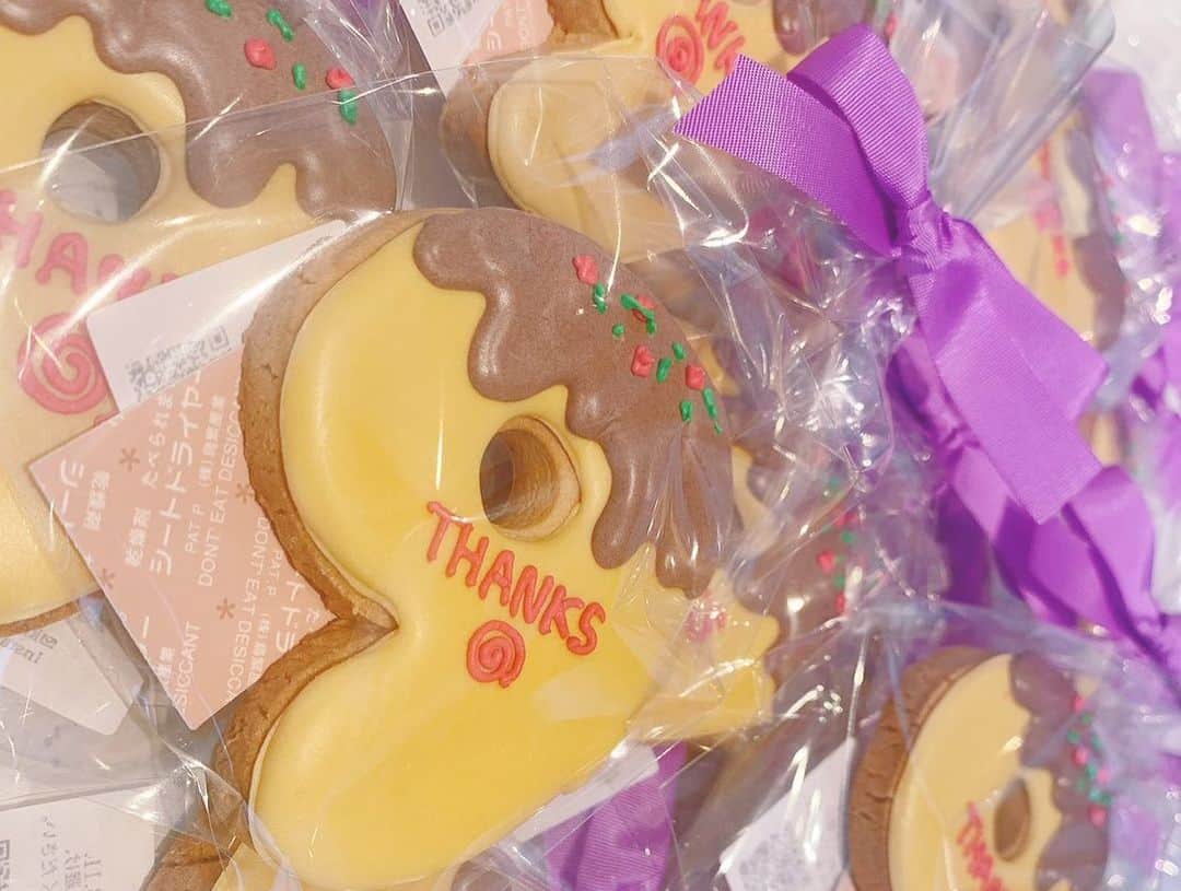 中川愛海さんのインスタグラム写真 - (中川愛海Instagram)「@characcha くみちゃんからお祝いいただきました！ 今回も9周年祝いのくるりクッキーくみちゃんにオーダーしたよー 可愛いすぎる😍いつもありがとう！ お祝いクッキーのクオリティ高すぎてびっくり！ くるりたこ焼きBOXにたこ焼きも入っていて焼酎まで！ ありがと！ @ami_nakagawa_  @characcha  #中川愛海 #くるり恵比寿 #くるり恵比寿9周年　#恵比寿くるり #くるり9周年 #cookies」2月12日 16時08分 - ami_nakagawa_