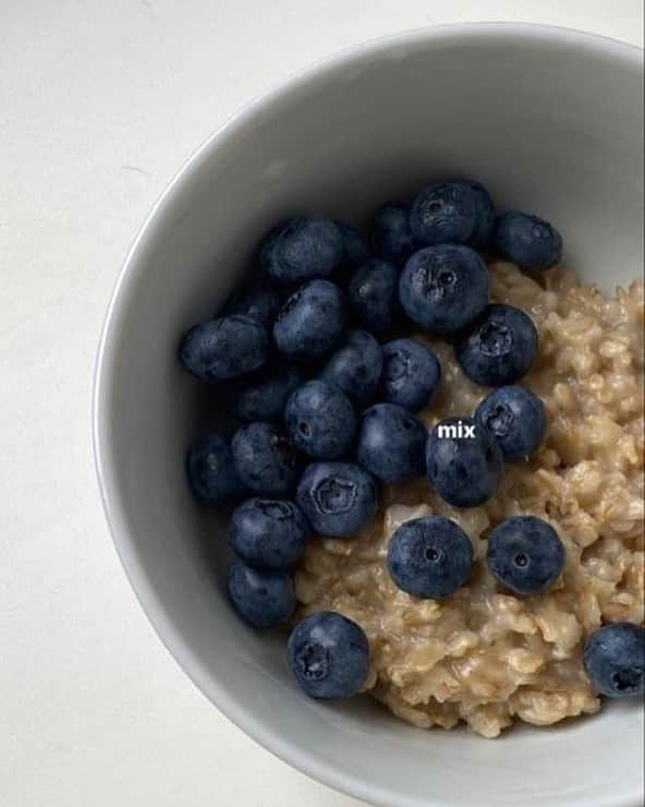 マリナ・デュランダさんのインスタグラム写真 - (マリナ・デュランダInstagram)「A good day begins with a good breakfast🍳🤤  Breakfast is the most important meal of the day. It starts the metabolism, which sets the body to actively burn calories.  What do you usually have for breakfast? 🍌🥑🍳🧇🥞🍫 _________________________ Хороший день начинается с хорошего завтрака🍳🤤  Завтрак — самый важный приём пищи в течение дня. Он запускает метаболизм, что настраивает организм на активное сжигание калорий.  А чем вы обычно завтракаете? 🍌🥑🍳🧇🥞🍫  #breakfast #breakfastideas #breakfasttime #food #healthyfood #healthy #healthyeating」2月12日 16時10分 - dmarishka