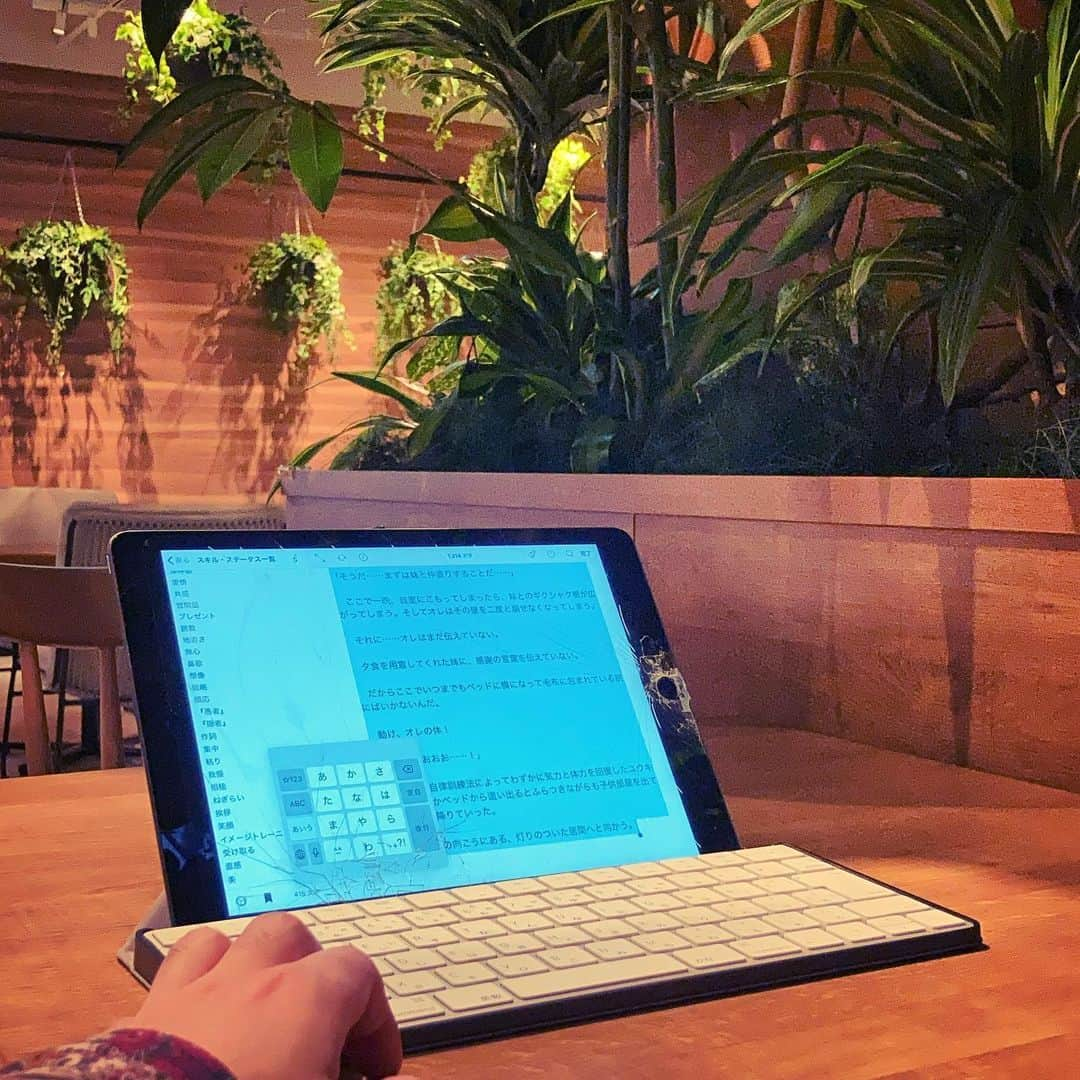 滝本竜彦さんのインスタグラム写真 - (滝本竜彦Instagram)「今日も小説書くよー #novelwriting with #brokenipad #小説家」2月12日 16時29分 - tatsuhikotkmt