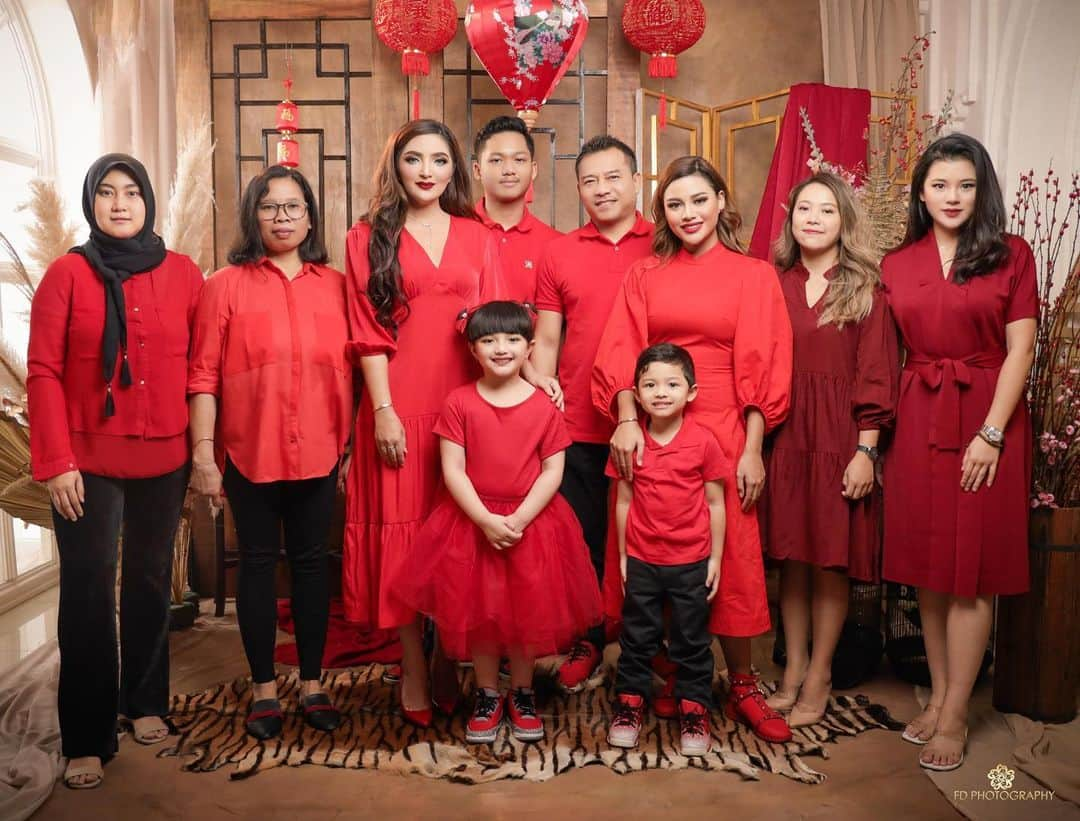 Ashantyさんのインスタグラム写真 - (AshantyInstagram)「Gong Xi Gong Xi 2021  (Foto bersama team yg merayakan) @fdphotography90」2月12日 16時26分 - ashanty_ash