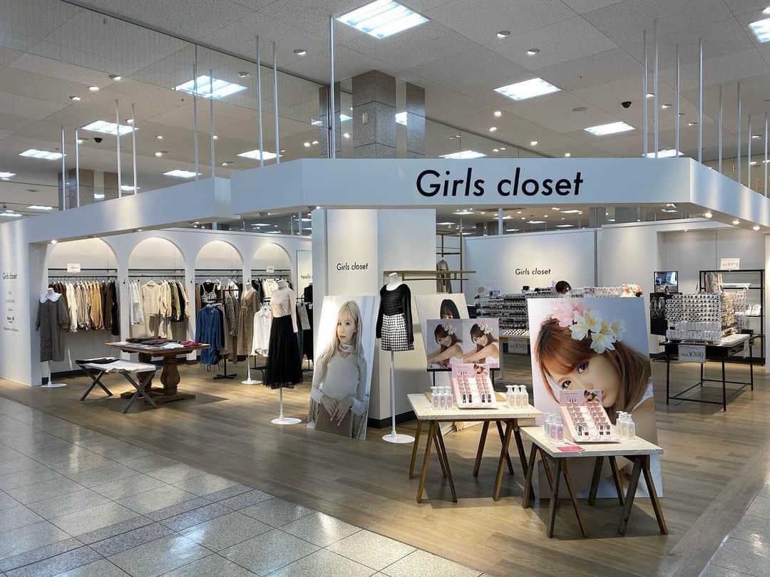 YUJI_MATSUDA_KUNのインスタグラム：「【ご報告】﻿ ﻿ 昨日2/11に宇都宮インターパークにセレクトショップ「Girlscloset」をOPENする事が出来ました👏✨﻿ ﻿ このコロナの中お店をOPENするのには勇気が要りましたが、お客様の笑顔を見る事が出来て、結果やって良かったと思いました。﻿ ﻿ これからも「Girlscloset」をよろしくお願いいたします🤲﻿ ﻿ #Girlscloret﻿ #calan #若林萌々 #LANICOCO #8467 #FlyingBelle #石川翔鈴 #Moremi #伊藤桃々 #Migniondebijoux #ミニョンドゥビジュー」