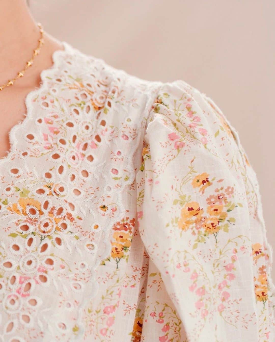 のインスタグラム：「New arrivals at byTiMo.com and in stores made in GOTS certified 100% organic cotton 🙏 GOTS is a textile production certification that limits the use of toxic bleaches, dyes and other chemical inputs during the production process of textiles. It is internationally recognized as the toughest organic textile standard because it goes far beyond verifying the organic farming process to include every step of manufacturing! And as with every piece in our collection it is made at a factory takes care of their workers, that follows a strict code of conduct and social compliance🙏 #bytimo #youarebeautiful」