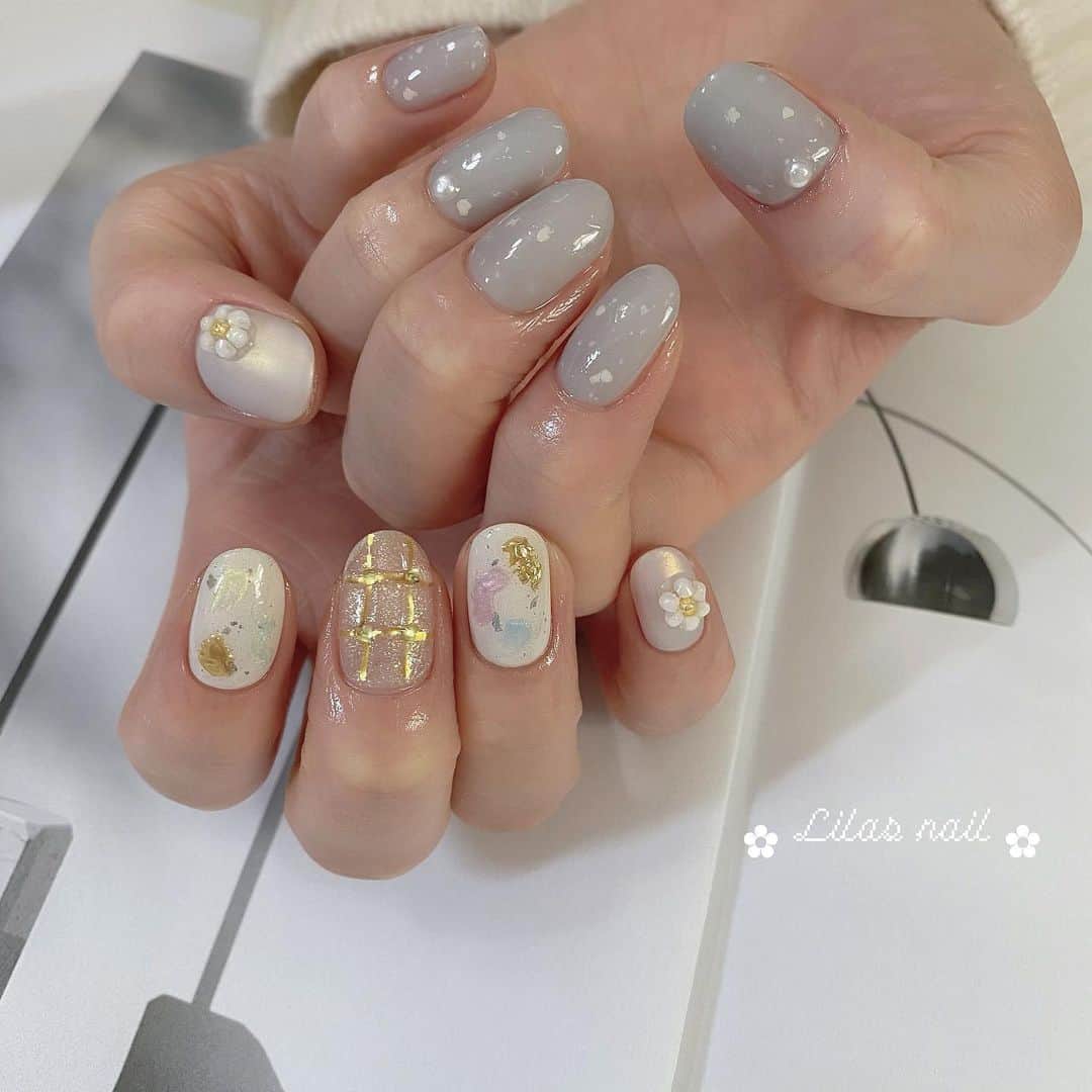 makoのインスタグラム：「* いつもありがとうー🤍 #girlynail #ガーリーネイル #ミラーネイル #glitternail #젤네일 #젤네일아트 #젤네일전문 #フレンチガーリー  #ギンガムチェック #ギンガムチェックネイル #オーダーチップ #ブライダルネイル #ワイヤーネイル  #セルフネイル #스누피네일아트 #左右非対称ネイル #ちょうちょネイル #蝶々ネイル #ヴィンテージネイル #水滴ネイル #オーロラネイル #フレンチネイル #冬ネイル #マットネイル #韓国ネイル」