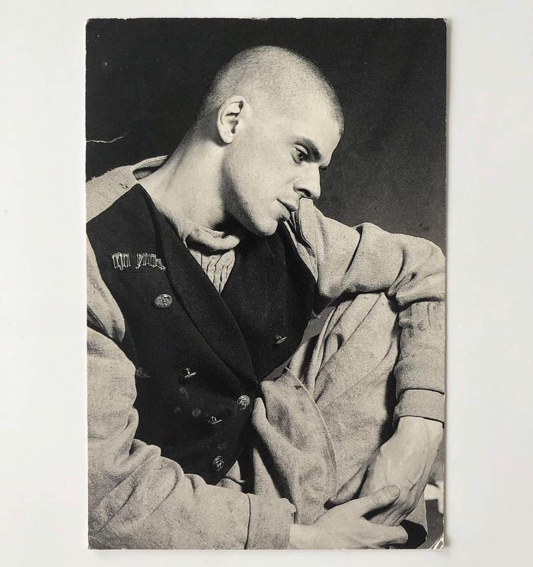 キム・ジョーンズのインスタグラム：「Happy Birthday Judy ..... we all miss you here but your in our thoughts every day @trustjudyblame」