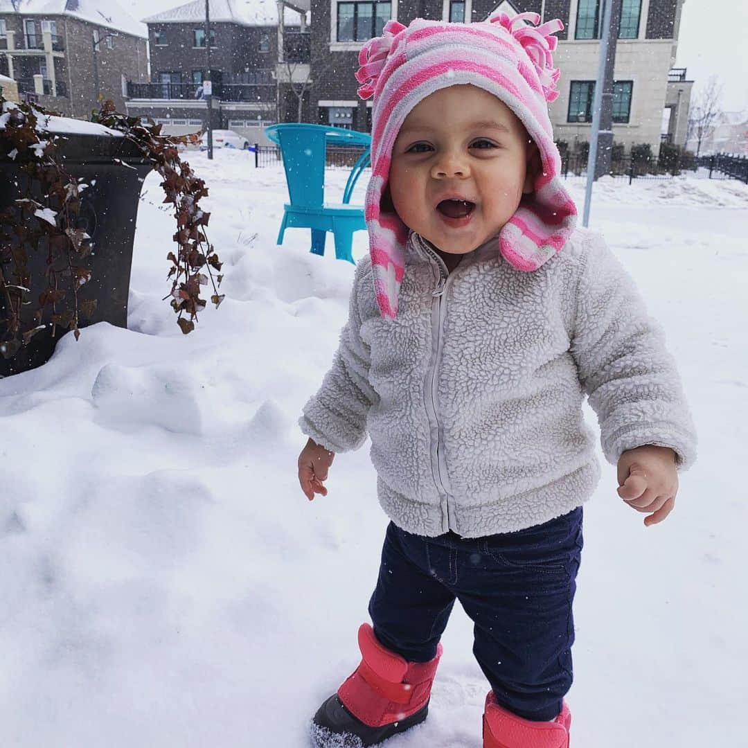 メーガン・デュアメルさんのインスタグラム写真 - (メーガン・デュアメルInstagram)「This girl with the funny faces 👧♥️ I love how she expresses herself so freely! #mygirl #mommyandme #mommyandbaby #winter #snowstorm」2月13日 2時21分 - meaganduhamel