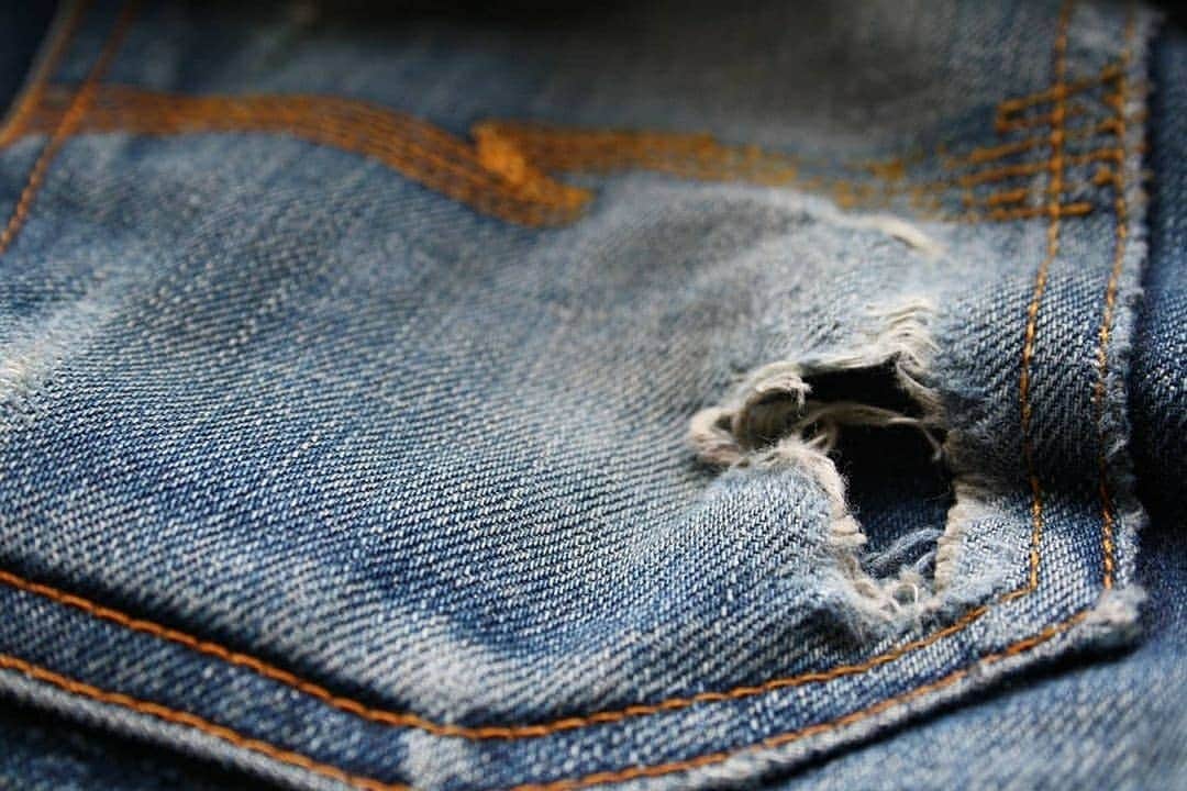 ヌーディージーンズさんのインスタグラム写真 - (ヌーディージーンズInstagram)「We stumbled across these amazing repairs by @mum_makes_my_clothes with a nice backstory. These jeans are 13 years strong. Thank you for sharing your denim journey. ​ ​ ​#NudieJeans #OrganicDenim #FadeFriday」2月13日 2時21分 - nudiejeans