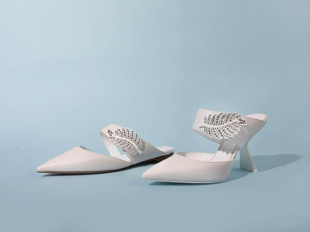 ニコラス カークウッドのインスタグラム：「Just In: Discover our new Monstera Flats and Mules crafted from biodegradable leather, perfect for date nights at home 🤍  Head to ‘view shop’ to discover our SS21 collection. #MyKirkwoods #Nicholaskirkwood」