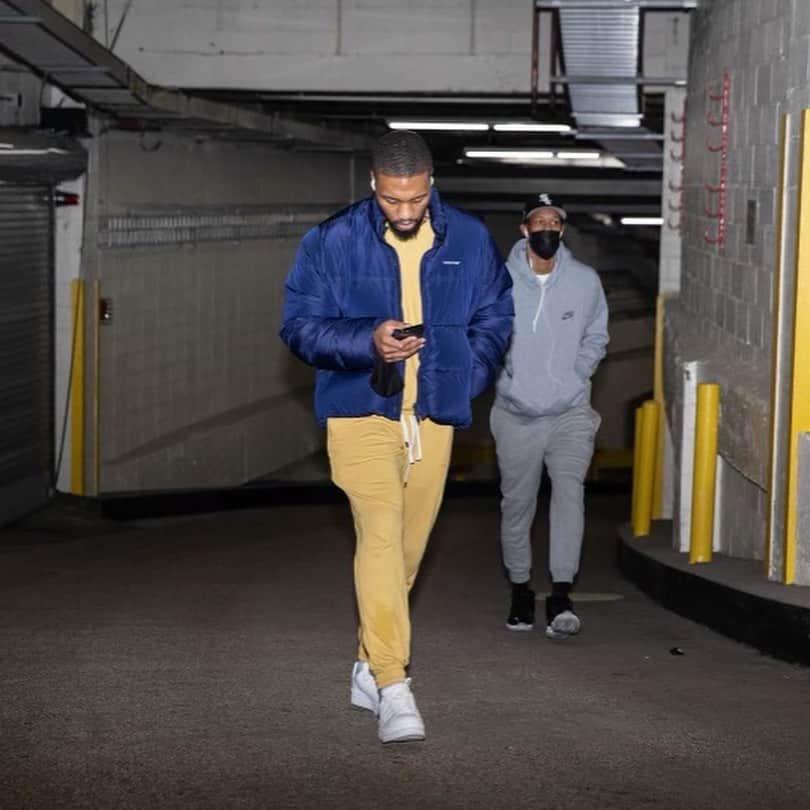 デイミアン・リラードのインスタグラム：「Tryna keep my name alive on my throwback San Leandro Crusader vibes ... ✊🏽」