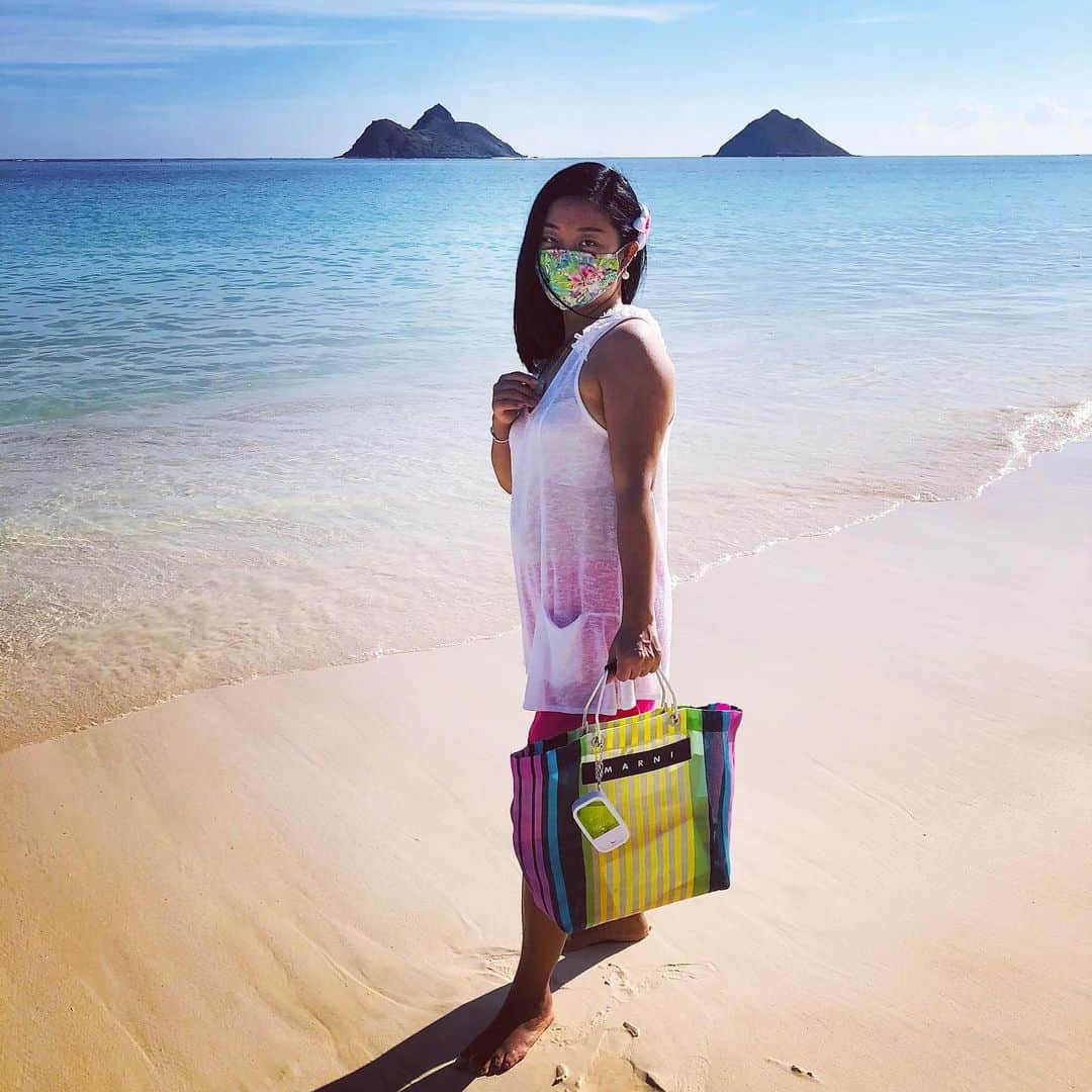 Lanikai Bath and Bodyさんのインスタグラム写真 - (Lanikai Bath and BodyInstagram)「Happy Aloha Friday. Time to go make stories for Monday. ☀️   Meet Heidi, she’s part of our Soap Fairy team. Heidi is a fashionista & adds a creative touch everywhere she goes.   She’s wearing a mask from our Aloha is Everyday Collection. Available in 4 exclusive designs.   Cool, cotton & comfortable!   Free matching suede mask lanyard with every mask order.」2月13日 2時44分 - lanikaibathandbody