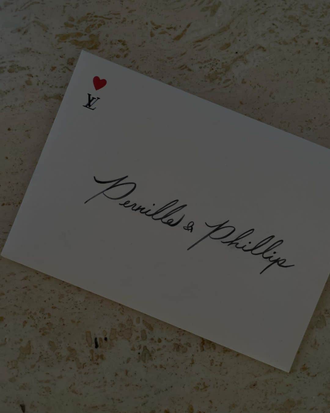 ペニーレ・タイスベックのインスタグラム：「Annonce P + P <333 @louisvuitton」
