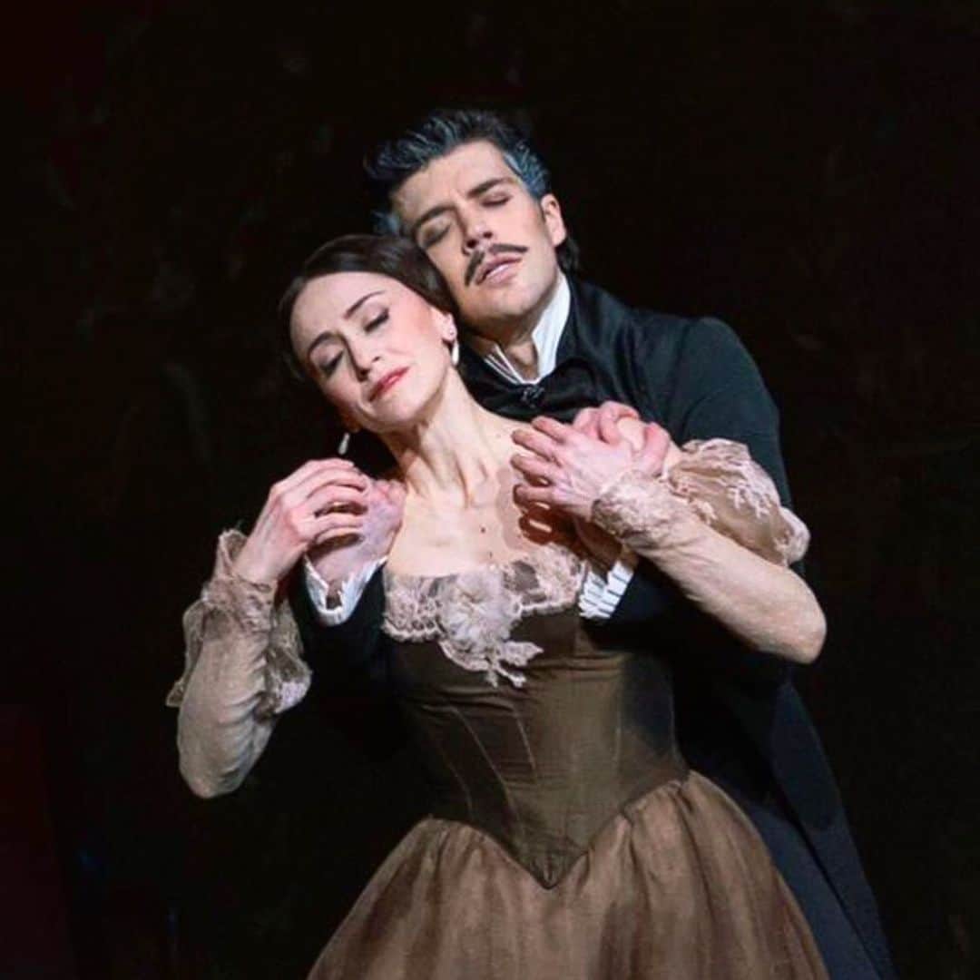 のインスタグラム：「Un anno fa a Londra un meraviglioso -tanto quanto inaspettato- spettacolo di #onegin con la splendida Nela @marianelanunezofficial @royaloperahouse  ❤️❤️❤️」