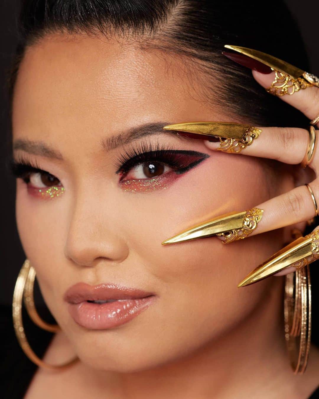 BH Cosmeticsのインスタグラム：「Issa Lunar New Year party! 🥳 Celebrate with @xixiyang on our IG Live TODAY @ 11:30am PST/ 2:30pm EST 🧧 #bhlny #bhcosmetics」