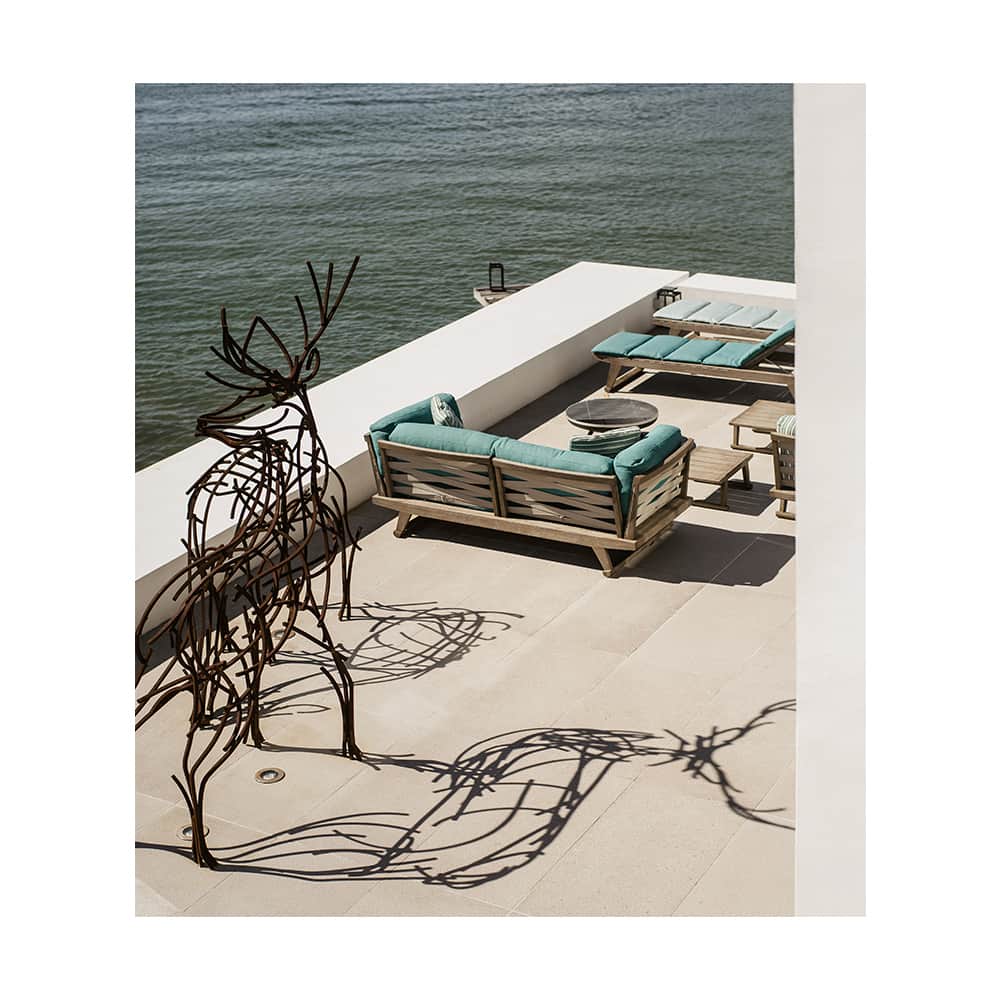 B&B Italiaさんのインスタグラム写真 - (B&B ItaliaInstagram)「In a place where the dream of peace and connection with nature comes to life, a moment of relaxation can only be enhanced by the enveloping embrace of the Gio outdoor sofa, by Antonio Citterio. Dive into the Ooak Lamma private house, an oasis of tranquility caressed by the sea.⁣ .⁣ #bebitalia #furnituredesign  #residentialproject PH @akhokho @simonschilling7 @steveleungdesigners」2月13日 3時10分 - bebitalia
