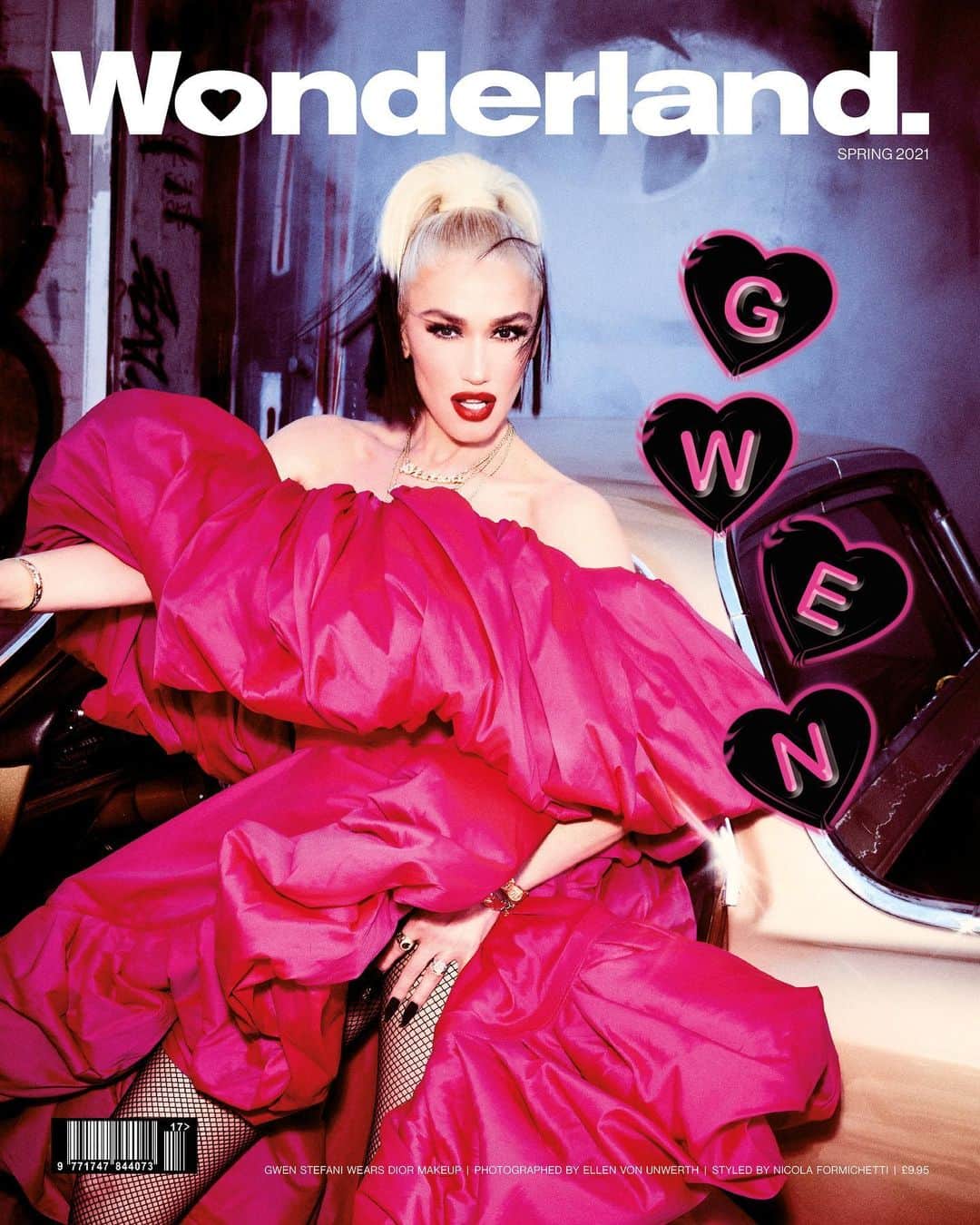 ニコラ・フォルミケッティのインスタグラム：「Literally GWEN IN WONDERLAND ❤️ @gwenstefani photo by @ellenvonunwerth ❤️ fashion direction by me 🤘🏼 pre-order spring issue on wonderland.com ❤️ #gwenstefani」