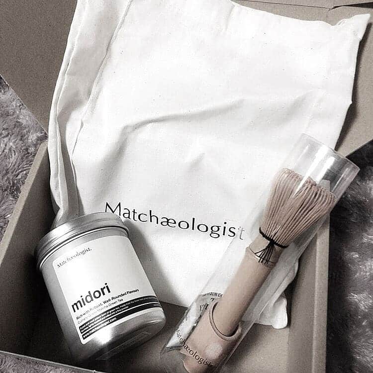 Matchæologist®さんのインスタグラム写真 - (Matchæologist®Instagram)「👋 Tag your #MatchaMates who need to get their hands on some of our #Matcha 🌿 TODAY! A huge shout-out to @ayn_wm88 for this amazing shot of our Midori™ Culinary Matcha and Full-Hand Chasen.  . Have you tried our Midori™ Culinary Matcha yet? Our Midori™ Matcha is the perfect choice when you are looking for something to add a twist to your culinary creations – it imparts a captivating matcha taste and a beautiful green colour to your favourite recipes! . 👉 Click the link in our bio @Matchaeologist . Matchæologist® #Matchaeologist Matchaeologist.com」2月13日 3時20分 - matchaeologist