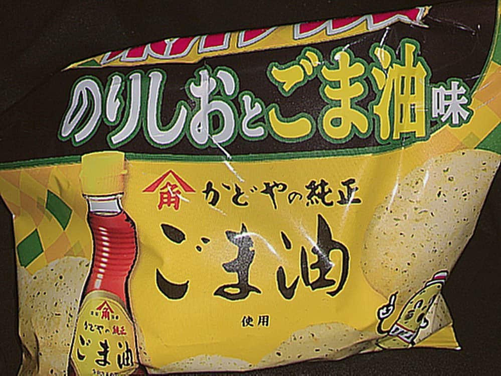 のインスタグラム：「#ポテトチップス #calbee #のりしお #ごま油」