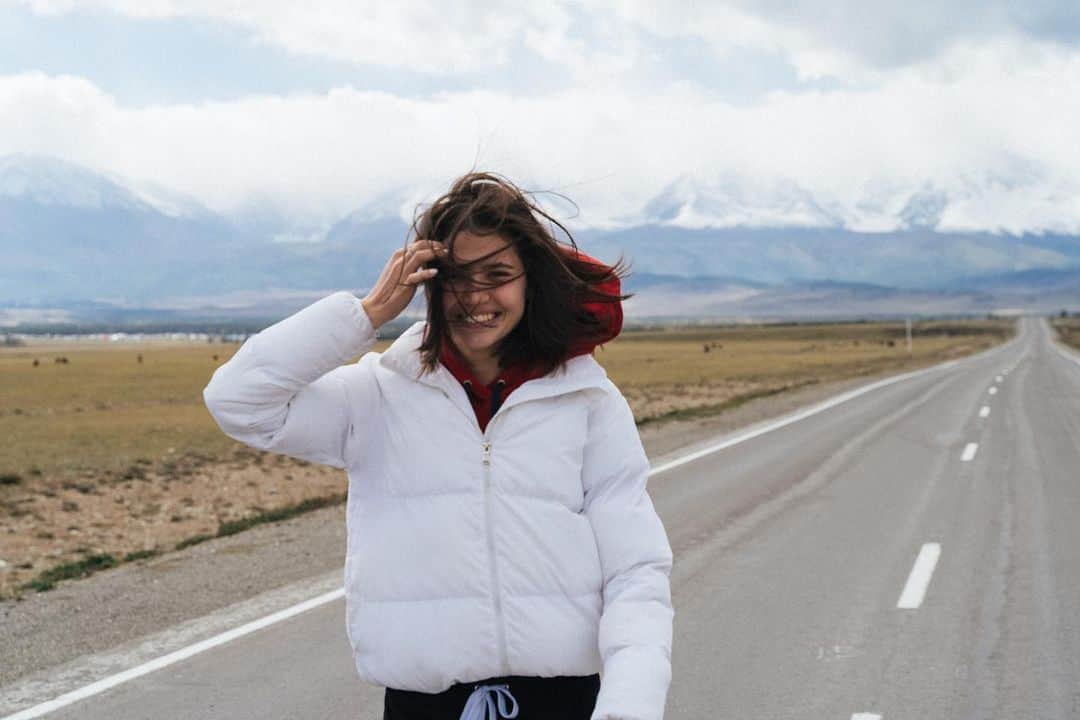 Ralina Rakipovaのインスタグラム：「Недавно была дискуссия на тему свободы. Мне задали неожиданный, но нужный, на данный момент, вопрос. Важна ли для меня свобода и насколько? И как выяснилось в диалоге, понятия то о свободе у нас совершенно разные. Мы все дети системы , но каждый в разной степени.   А задавались ли вы этим вопросом? Что для вас свобода? Насколько полной грудью дышишь ты?🕊」