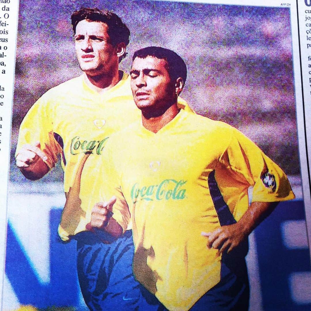 のインスタグラム：「2001 - Caminhei com gigantes. #belletti #forever #seleção #romario」