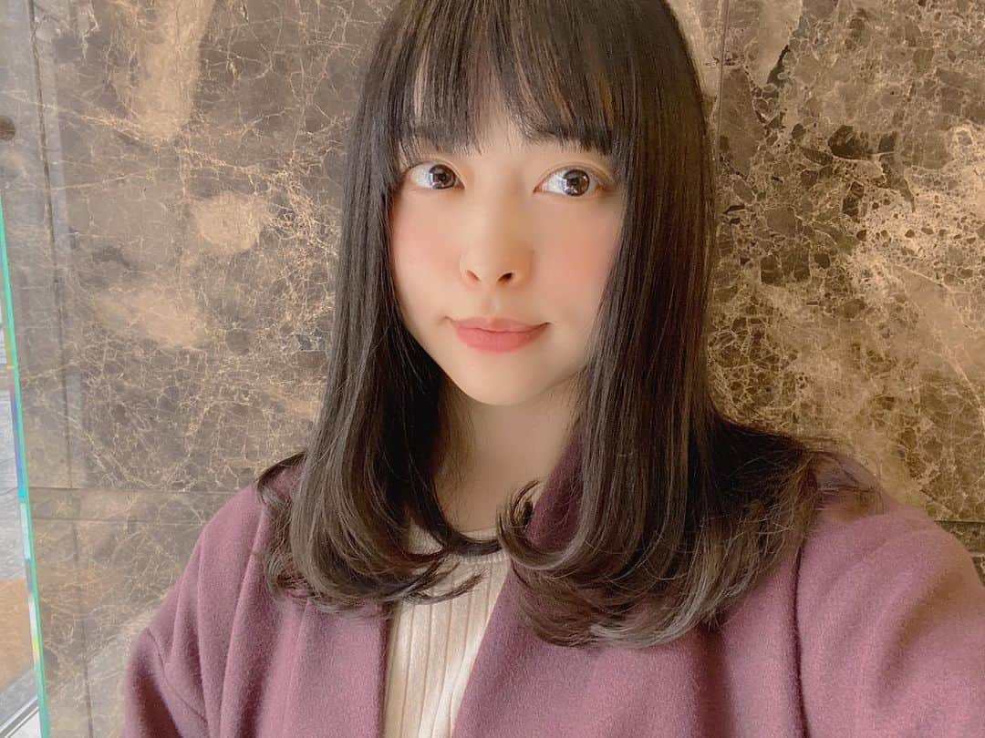 伊藤寧々さんのインスタグラム写真 - (伊藤寧々Instagram)「ㅤㅤㅤㅤㅤㅤㅤㅤㅤㅤㅤㅤㅤ お仕事に向けてメンテナンス✂︎✨ とぅるとぅるヘアになりました💇‍♀️ ㅤㅤㅤㅤㅤㅤㅤㅤㅤㅤㅤㅤㅤ 皆さんも1週間お疲れ様でした✨😌 ㅤㅤㅤㅤㅤㅤㅤㅤㅤㅤㅤㅤㅤ #暗髪  #暗髪カラー　 #ヘアケア」2月12日 18時47分 - 12neneito12