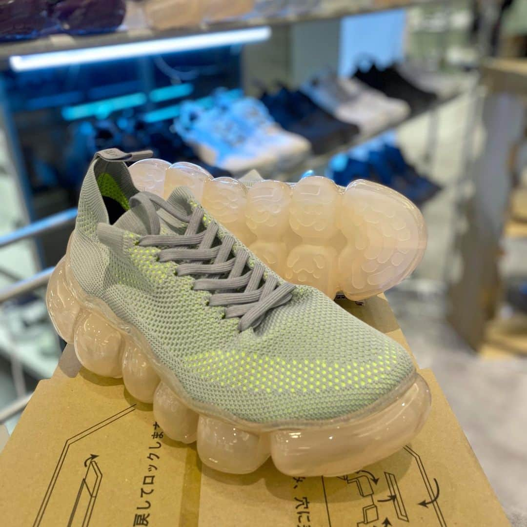 HANKYU.MODEさんのインスタグラム写真 - (HANKYU.MODEInstagram)「grounds POP UP STORE Until  2/23 At 4F 『SNEAKER EDIT』  #Hankyu #HANKYUMODE #umedahankyu #阪急うめだ本店 #うめだ阪急 #阪急百貨店 #osaka #umeda #mode #sneakeredit #grounds #groundsfootwear #スニーカーエディット #グラウンズ #スニーカー #シューズ」2月12日 18時59分 - hankyumode