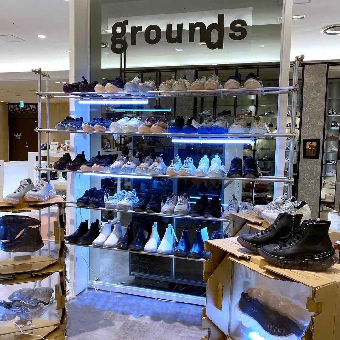 HANKYU.MODEさんのインスタグラム写真 - (HANKYU.MODEInstagram)「grounds POP UP STORE Until  2/23 At 4F 『SNEAKER EDIT』  #Hankyu #HANKYUMODE #umedahankyu #阪急うめだ本店 #うめだ阪急 #阪急百貨店 #osaka #umeda #mode #sneakeredit #grounds #groundsfootwear #スニーカーエディット #グラウンズ #スニーカー #シューズ」2月12日 18時59分 - hankyumode