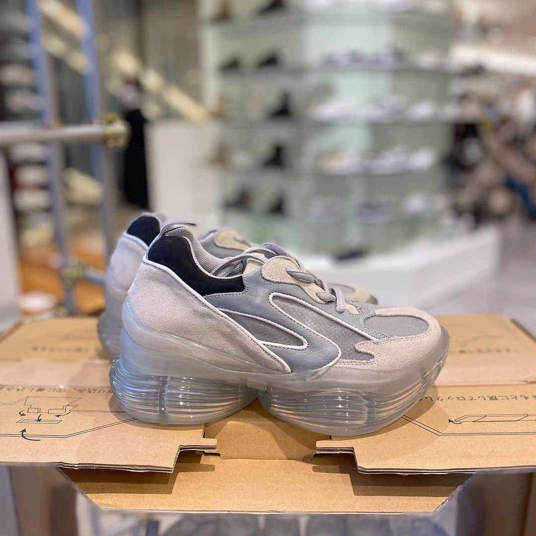 HANKYU.MODEさんのインスタグラム写真 - (HANKYU.MODEInstagram)「grounds POP UP STORE Until  2/23 At 4F 『SNEAKER EDIT』  #Hankyu #HANKYUMODE #umedahankyu #阪急うめだ本店 #うめだ阪急 #阪急百貨店 #osaka #umeda #mode #sneakeredit #grounds #groundsfootwear #スニーカーエディット #グラウンズ #スニーカー #シューズ」2月12日 18時59分 - hankyumode