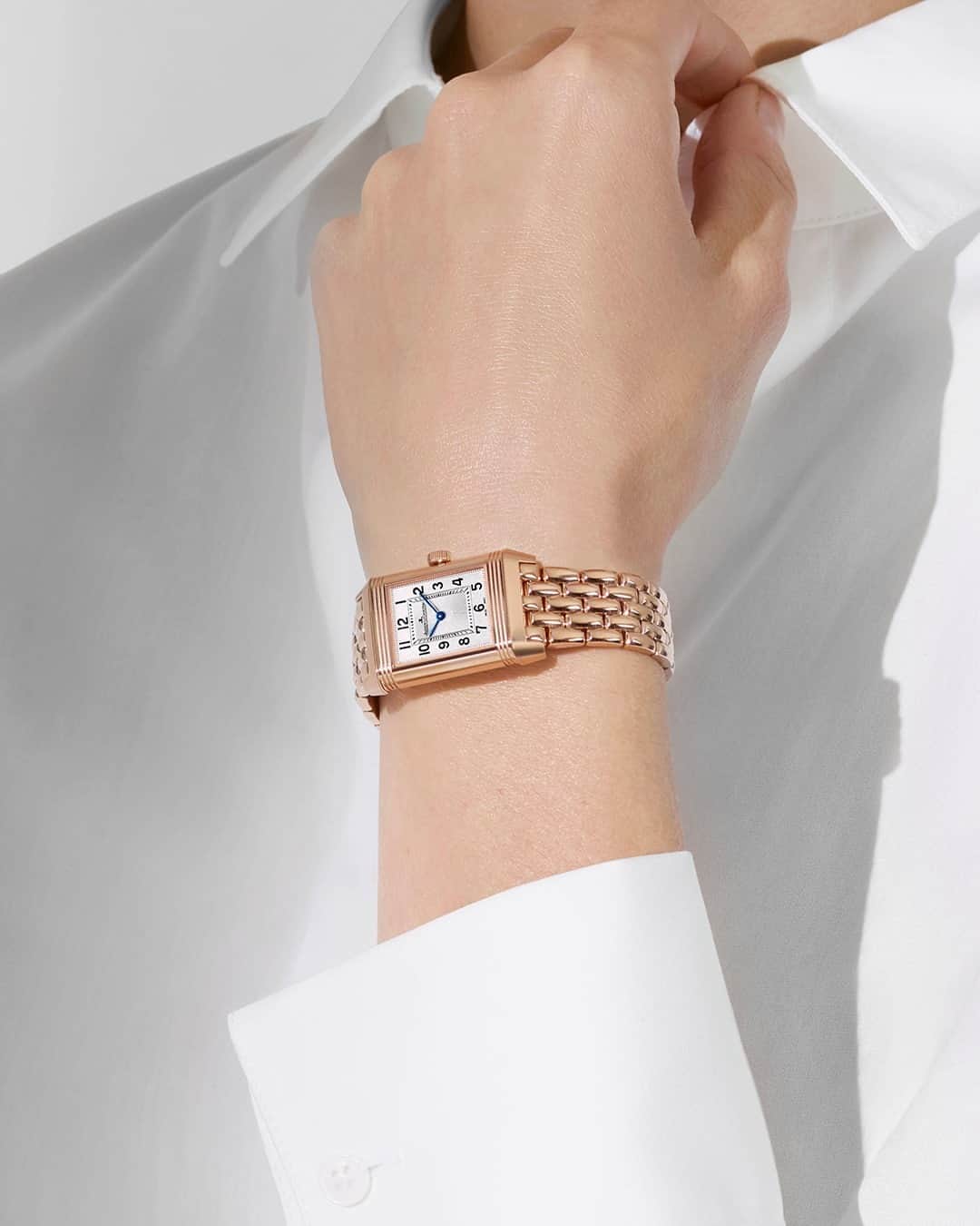ジャガールクルトのインスタグラム：「Reverso, uniquely yours.  #Reverso _ Reverso Classic Small Duetto _ Cherish your complementary differences with a Reverso Classic Duetto, one piece, two faces, telling half its story by showing the world only one face while the other side is kept secret. Could it be the gift of a lifetime? _ #JaegerLeCoultre #Reverso #JLCGift #ValentinesDay #Style #ArtDeco #Icon #HomeofFineWatchmaking #SwissWatch #ValleeDeJoux #Watchmaking #Craftsmanship #SavoirFaire」