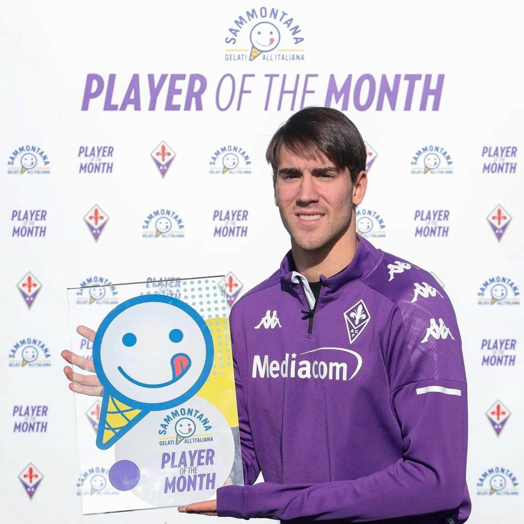 ACFフィオレンティーナさんのインスタグラム写真 - (ACFフィオレンティーナInstagram)「🎖️ PLAYER OF THE MONTH  Ancora Dusan! Anche a Gennaio avete scelto @vlahovicdusan come miglior giocatore del mese 👏 You picked Dusan Vlahovic as Player of the Month for January 👏  #PlayerOfTheMonth by @gelatisammontana 🍦  #ForzaViola 💜#Fiorentina #ACFFiorentina #Vlahovic #DusanVlahovic #Sammontana」2月12日 19時00分 - acffiorentina