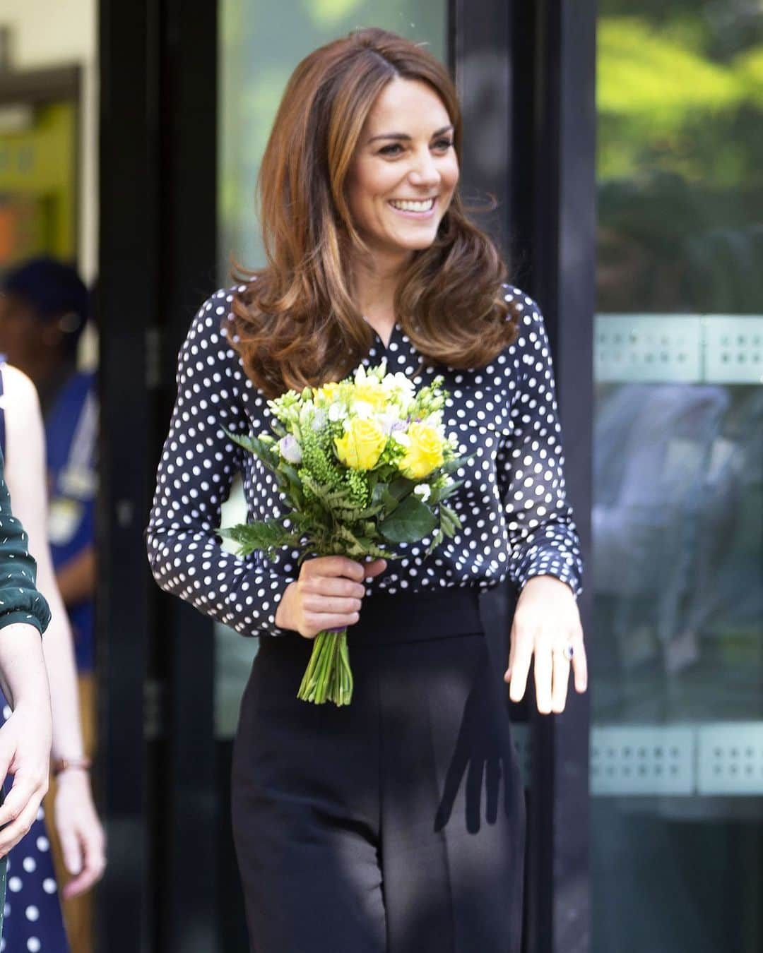 Vogue Australiaさんのインスタグラム写真 - (Vogue AustraliaInstagram)「Even though it's common enough to see her in bespoke Alexander McQueen coats or Emilia Wickstead dresses, one thing #KateMiddleton has become known for is her love of high-street brands (like the Zara culottes she wears here). Whether it's ASOS or Zara, Gap or Topshop, the Duchess often turns to affordable brands for her outings. At the link in bio, the affordable labels she wears on repeat.⁣ ⁣ 📷 Getty Images」2月12日 19時01分 - vogueaustralia