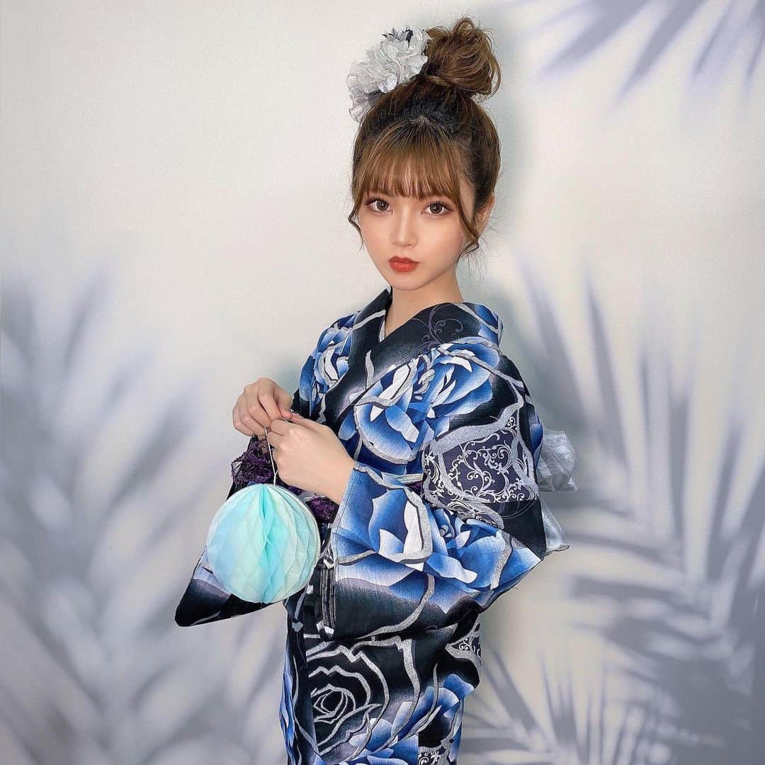 岩永由里奈のインスタグラム：「浴衣デートが夢だったりするんだなあ🥑🖤#浴衣」