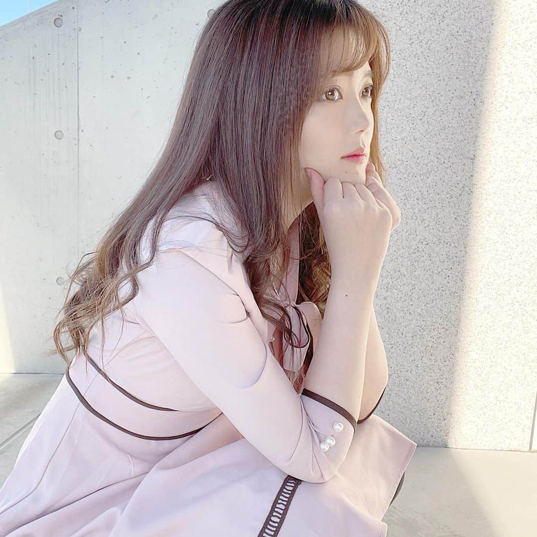 のインスタグラム：「助産師国家資格、保健師国家資格を受けた方お疲れ様でした💓✨  結果を待つだけの方は自分にご褒美をあげてゆっくり休んでください🌸💓  看護師国家試験を控えてる方はもう一踏ん張り、頑張ってください☺️✨  ワンピース @tocco_closet   #トッコクローゼット #トッコ #トッコクローゼットワンピース #toccocloset #ワンピース　#ピンクのワンピース　#オフィスコーデ #オフィスカジュアルコーデ #きれいめコーデ #膝丈ワンピース #153cmコーデ  #看護師　#保健師　#保健師国家試験　#助産師国家試験 #看護師国家試験 #ロングヘア　#サロンモデル」