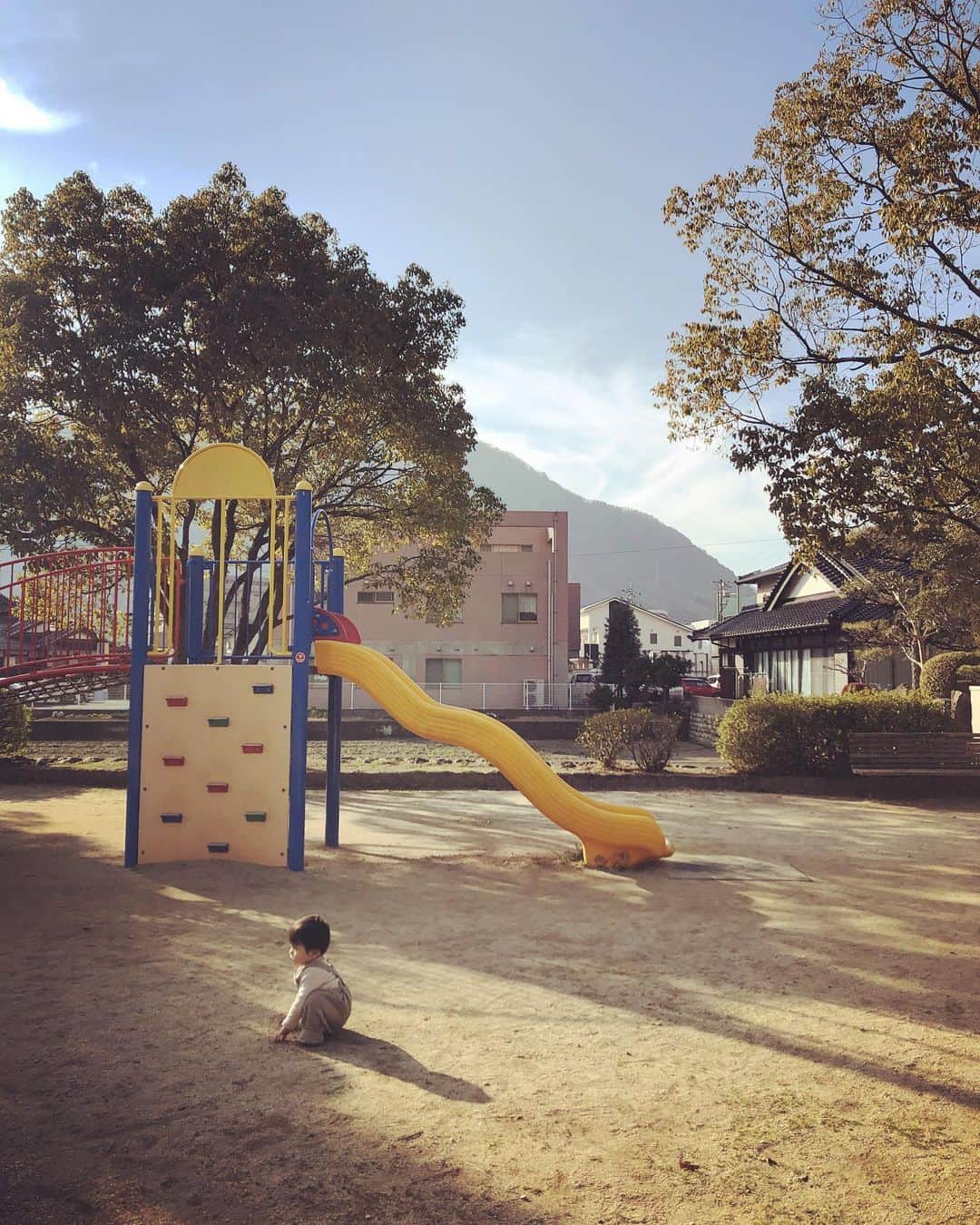 久保田夏菜さんのインスタグラム写真 - (久保田夏菜Instagram)「猿山の子猿みたいだった笑。  #おさんぽ　#1歳男の子」2月12日 19時14分 - kanakubota0805