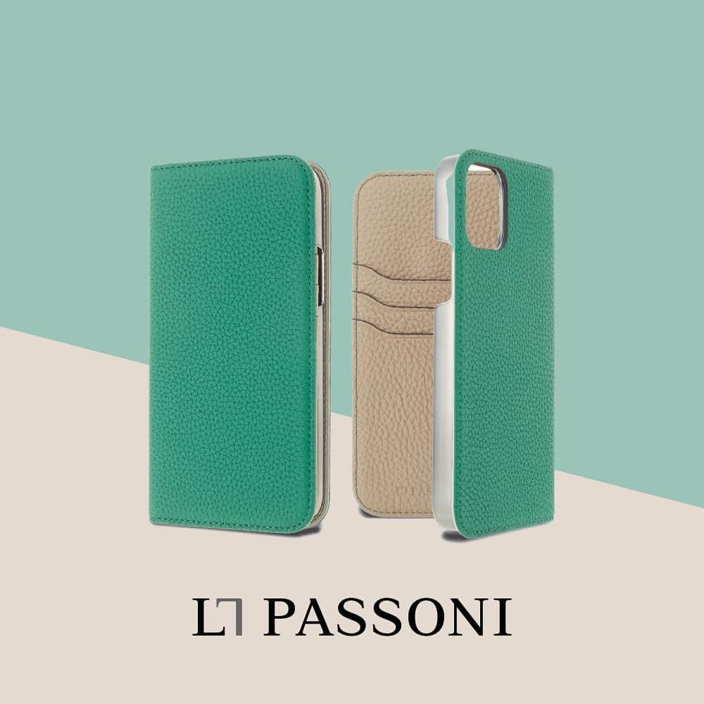 caseplayのインスタグラム：「・  ＼FOXSTOREでは【 LORNA PASSONI 】／ のiPhoneケースを取り扱っています  --------------------  【 LORNA PASSONI 】 German Shrunken Calf Folio Case  LORNA PASSONI は、本物の素材にこだわり、 ヨーロッパ最高級の Premium Leatherを 使用し、熟練の職人たちにより 一つ一つ情熱をこめて作られています  素材である Shrunken Calfは ドイツの老舗タンナー「ペリンガー社」の銘革で 生後6か月の仔牛のカーフを使用し 優しさを感じさせる独特のシボ感と 水や傷に強いタフさが特徴  ケースの内側にはカードが3枚入る カードポケットがあり、キャッシュレスな時代にも しっかり対応してくれています◎  LORNA PASSONI は専用のケースに 入っているので、ギフトにもおすすめの商品です  〇詳細はトップページリンクより 公式ONLINE SHOPでご覧ください  〇REAL STOREにもお取り扱いございます ※店舗によって一部お取り扱いが無い場合も ございますので、実物をご覧になりたい際は 店舗にお問合せの上、ご来店くださいませ  --------------------  【対応機種】  ・iPhone 12/12 Pro 他機種もご用意がございます。 是非ONLINE SHOPをご覧ください。  【カラー】  ・Black x Black ・Purple Rose x Black ・Navy x Red ・Pink x Taupe ・Light Grayx Purple Rose ・Light Blue x Light Gray ・Pink x Dark brown ・Taupe x Pink ・VelvetGreen x Light Gray（画像のカラーです） ・Black x Pink  --------------------  #LORNAPASSONI#ロルナパッソーニ#ロルナ#iphonecase #iphoneケース #iphoneカバー #iphoneカバー #スマホケース #アイフォンケース #携帯ケース #スマホカバー #iphone12ケース#iphone12proケース #iphone12miniケース」