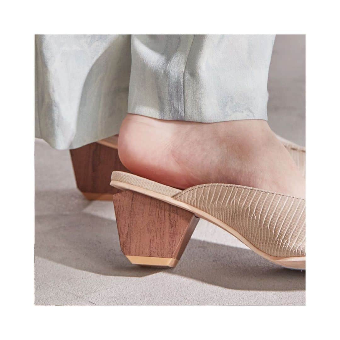 ベイビーピュアのインスタグラム：「センターシームミュール(IQ9516) ¥6,300+tax ・  #EVOL#イーボル #21SS#SS21#SS#spring#summer #fashion#ファッション#shoes#靴#pumps#パンプス#sandals#サンダル#mule#ミュール#zozotown#ゾゾタウン」