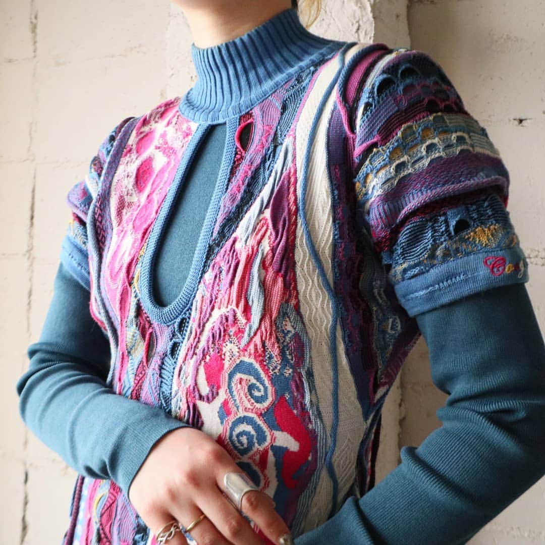 吉祥寺 古着屋 Orfeoのインスタグラム：「. COOGI Design Knit  #orfeo #kichijoji #tokyo #vintage #used #fashion #coordinate #outfit . . .  お問い合わせはインスタグラムのプロフィール掲載のメールアドレスにお願いいたします。コメント、DMでのお問い合わせは受け付けておりませんのでご了承ください。 ONLINE SHOPの商品も店頭にてご購入頂けます。気になる商品がございましたらスタッフにお声掛けください。 . 新型コロナウィルス感染症予防対策を徹底して営業しております。 ご来店の際はマスク着用、手指消毒にご協力ください。」