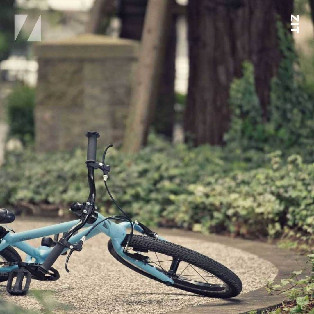 RITEWAY -Official Instagram-さんのインスタグラム写真 - (RITEWAY -Official Instagram-Instagram)「ZIT ジット 自転車が大好きになる超軽量キッズバイク。 ペダルを漕げるようになった瞬間、普段車で行っている公園に自転車でたどり着いた瞬間、達成感と自尊心で満たされた最高の笑顔に出会えます。 クラス最軽量5.8kg(14")で軽くて思い通りに走れるZITは子どもの移動範囲をさらに広げてくれて、何よりも楽しい親子の時間を作れます。 —————————— #ジット #riteway #ライトウェイ #自転車 #自転車のある生活 #幼児車 #キッズ自転車 #こども自転車 #子供自転車 #サイクリング  #クロスバイク #14インチ自転車 #16インチ自転車 #18インチ自転車」2月12日 20時00分 - riteway_bike