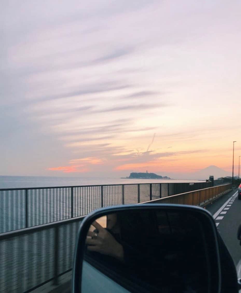 藤原菜摘のインスタグラム：「. It's time to the next journey🧜‍♀️🤍 もう違うモノは手放して、大切なものはそのままに。 . 自分の勘と気持ちに素直に👽🤝」