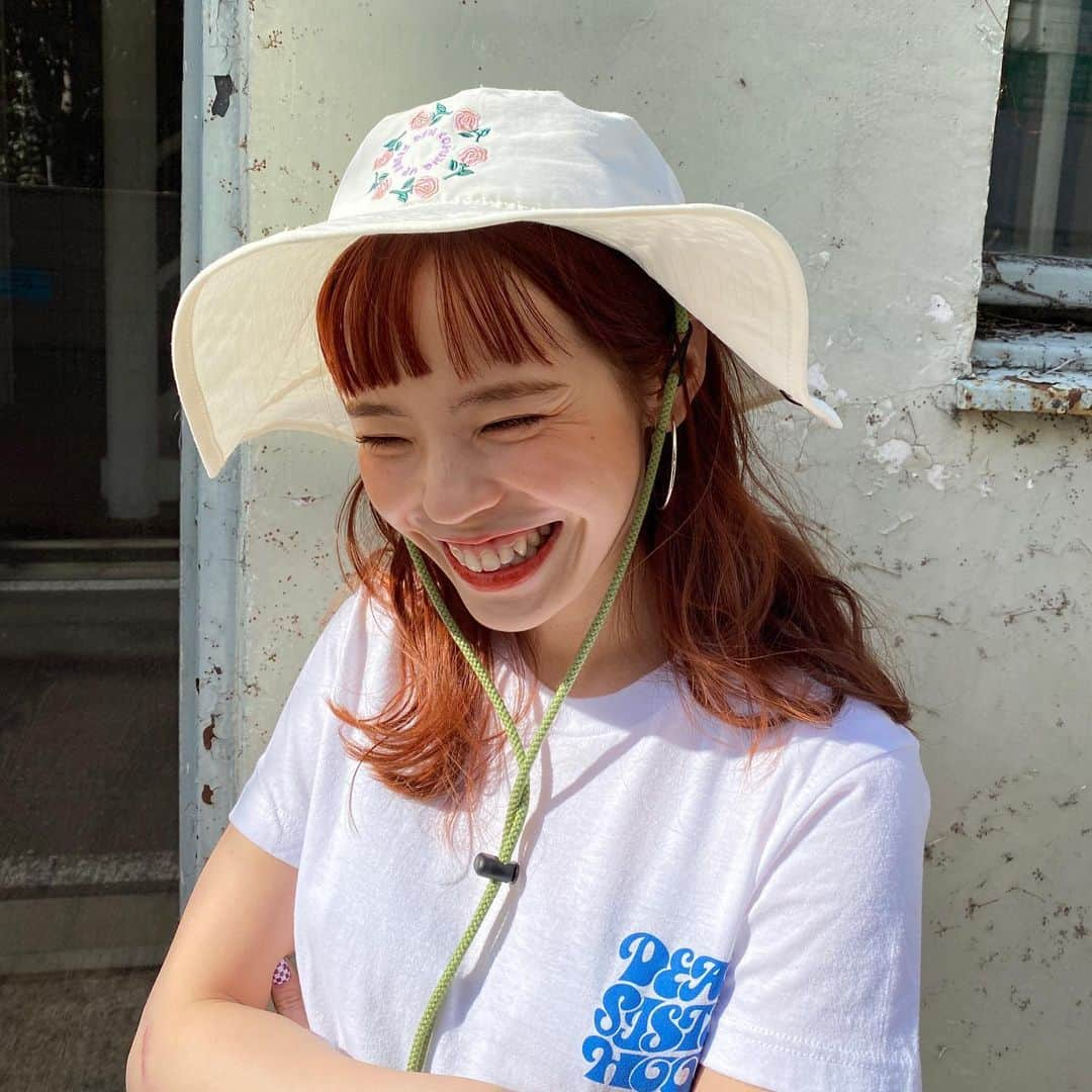 瀬戸あゆみさんのインスタグラム写真 - (瀬戸あゆみInstagram)「Groovy Print Long Skirt 🍊 Daisy Movement T-shirt🌼 Rose Garden Trail Hat🌹  このスカートが見たいよっていうのと、Tシャツ類の写真が見たい、と、ハットの色違いが見たいという、リクエストに忠実に。  このスカート、SOLD OUTでしたが20時から少量リストックいたします🧡  アイテムの質問など、気軽にコメント待ってます！ #dearsisterhood」2月12日 19時58分 - setoayumi