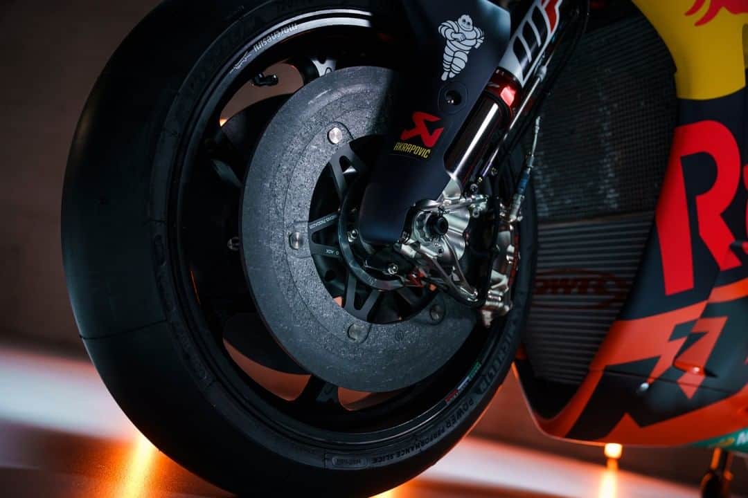 MotoGPさんのインスタグラム写真 - (MotoGPInstagram)「How big a threat could this bike be in 2021? 🔥 Check out the new KTM RC16 from every angle! 👌 #MotoGP #Motorsport #Motorcycle #Racing」2月12日 20時00分 - motogp