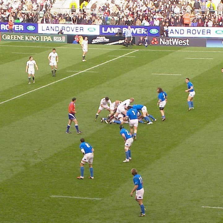 ラグビーイングランド代表のインスタグラム：「#OnThisDay in 2️⃣0️⃣1️⃣1️⃣ @chrisashton14 scored four tries against Italy at @twickenhamstadium 🙌🌹🏴󠁧󠁢󠁥󠁮󠁧󠁿🇮🇹 #GuinnessSixNations #ENGvITA」