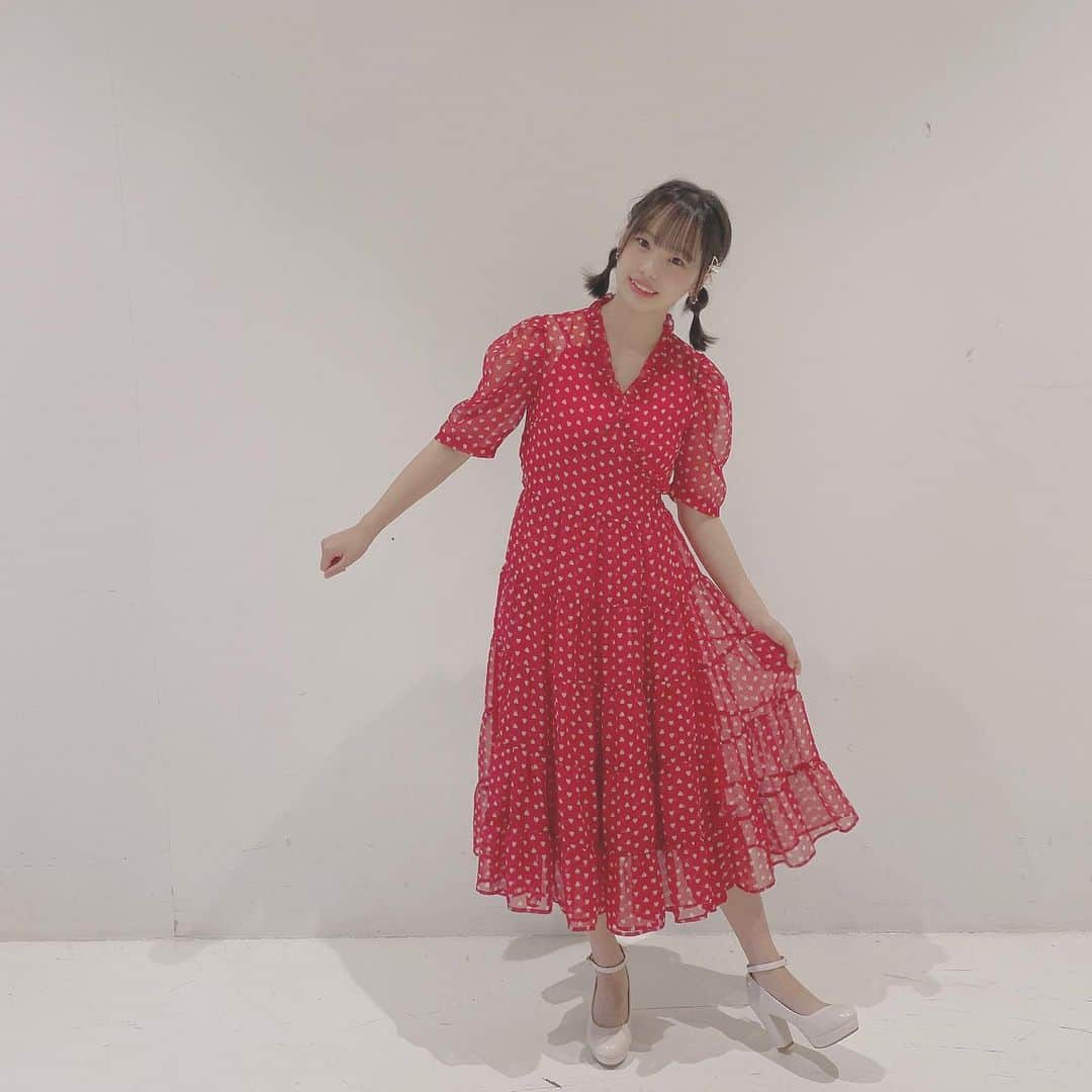 佐佐木一心のインスタグラム：「・  バレンタイン生写真の全身〜 赤いハートのかわいい衣装... この日ふわふわしててずっと回ってた‹‹‪⸜(*ˊᵕˋ* )  #ラストアイドル #ラストアイドル2期生 #バレンタイン #バレンタインコーデ」