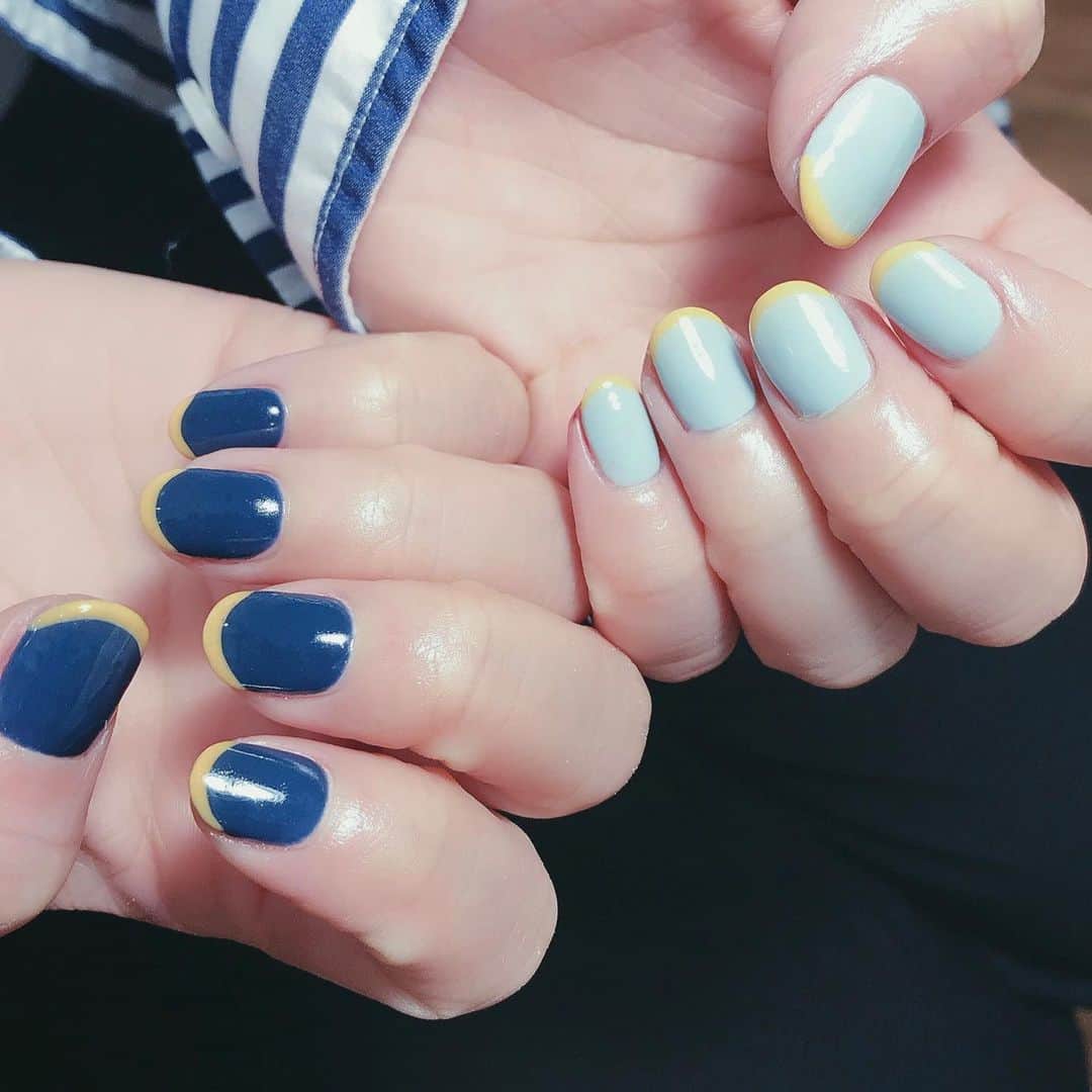 なかやまちえこのインスタグラム：「アシメカラーの細フレンチ✨⠀ ⠀ #nail #nails #nailart #ネイル #美甲 #ネイルアート  #japanesenailart #manucure #japanesenails #manicurist #gelnails #أظافر #네일아트 #미용 #vẽmóng #ngườiđẹp  #เพ้นท์เล็บ #искусствоногтя #artedeuñas #เพ้นท์เล็บเจล #ジェルネイルデザイン #ネイルデザイン #senikuku #nagelkunst #橋本愛奈 ちゃん #細フレンチネイル #細フレンチ #フレンチネイル #frenchnails @aina_hashimot0」