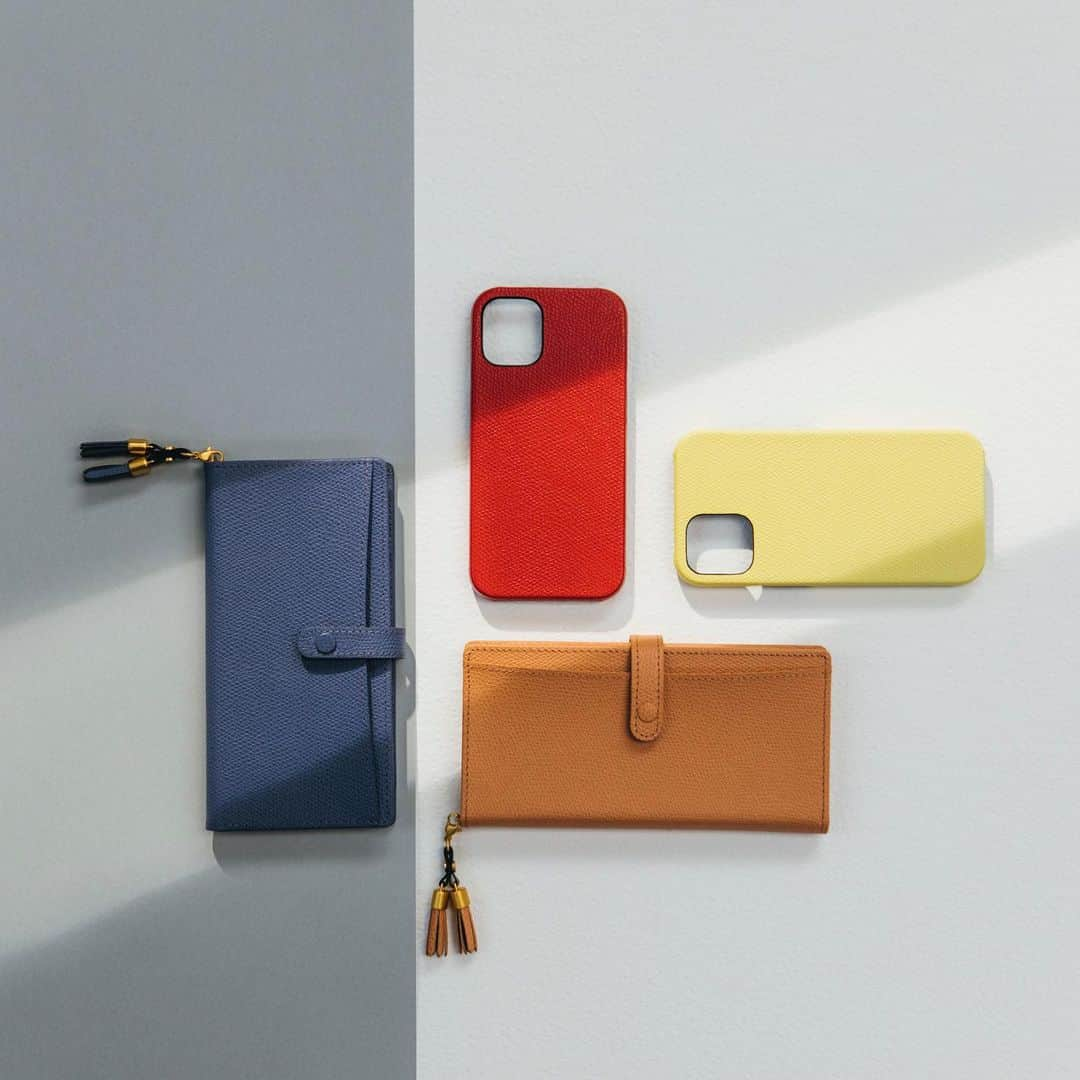 エポイさんのインスタグラム写真 - (エポイInstagram)「【iPhone 12 Case】New Color   21ss collectionより、iPhone12ケースに新色が登場いたします。手帳型ケースと背面ケースと2タイプご用意しております。  #Epoi #21ss #new #spring #summer #epoicolors #madeinjapan #fashion #omotesando #ginza #japan #leather #bag #wallet #Shiki #fuji #usuki #iPhone #iPhon12 #エポイ #日本製 #革」2月12日 20時05分 - epoi_official