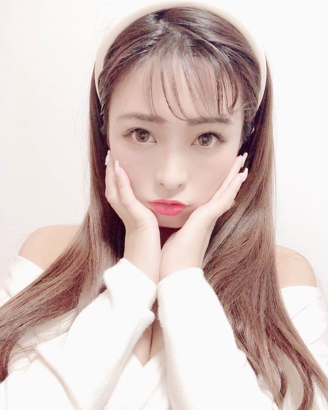 Fujikoのインスタグラム：「TV出演のお知らせ 「日中春節紅白歌謡祭」 2月21日20:00〜 サンテレビ出演  中国の春節に合わせ2/11(大晦日)に 日中合同の歌謡祭に出演しました！ 今回は日本と中国の紅白という事で 私も気合いを入れて豪華な衣装で 「Fate」を歌いました！ とても光栄でした！ 是非サンテレビ映る方は見てくださいね♡  #Fujiko#サンテレビ#中国#放送#みてね」