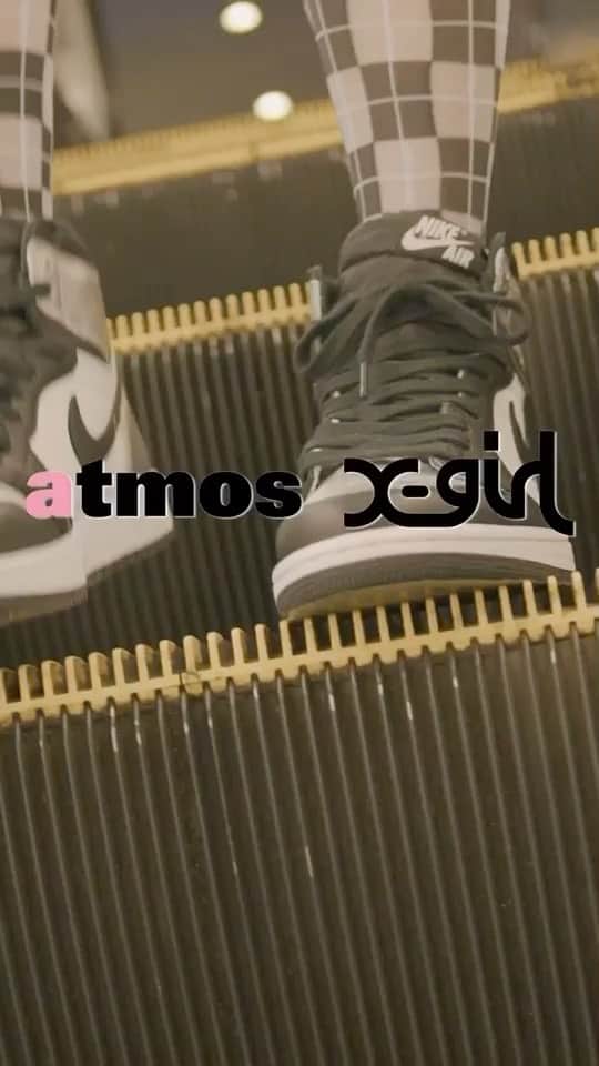 XGIRL_ootdのインスタグラム：「【NIKE WMNS AIR JORDAN 1 SILVER TOE】  X-girlとatmos pink( @atmos_pink_official )がタッグを組んだ新たなプロジェクト、第一弾は「AJ1 SILVER TOE」  本作のローンチから、NIKEの販路限定アイテムをフィーチャーするマンスリー企画がスタート。4つのモデルのスニーカーにフォーカスを当て、X-girlとatmos pink（https://www.atmos-pink.com/）がそれぞれオリジナルのエディトリアルを発表いたします。  第一弾となる今作は、「WMNS AIR JORDAN 1 SILVER TOE」。同モデルのハイカット、ローカットを2月19日（金）より販売いたします。  今回発表するX-girlオリジナルのエディトリアル第一弾では、モデルに限らずアーティスト活動や自身が手がけるヴィンテージショップの運営などマルチな才能を発揮する、原宿シーンの次世代アイコンとして注目を浴びるAya Gloomy( @aya_gloomy )とそのステディであるモデルのMahne( @mahneframe )を起用。  詳細情報はX-girlのオフィシャルサイトにて✓ https://x-girl.jp/」
