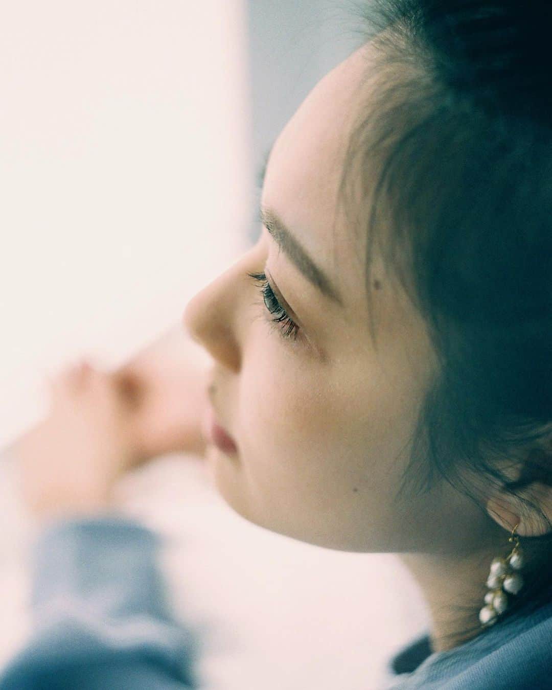 藤井美希さんのインスタグラム写真 - (藤井美希Instagram)「. 明日はあったかくなるみたい うれしい はよピクニックできるようにならんかな  photo by @toy.tokyo ☁️  #film#portrait  #tokyo」2月12日 20時19分 - miki_fujii.527